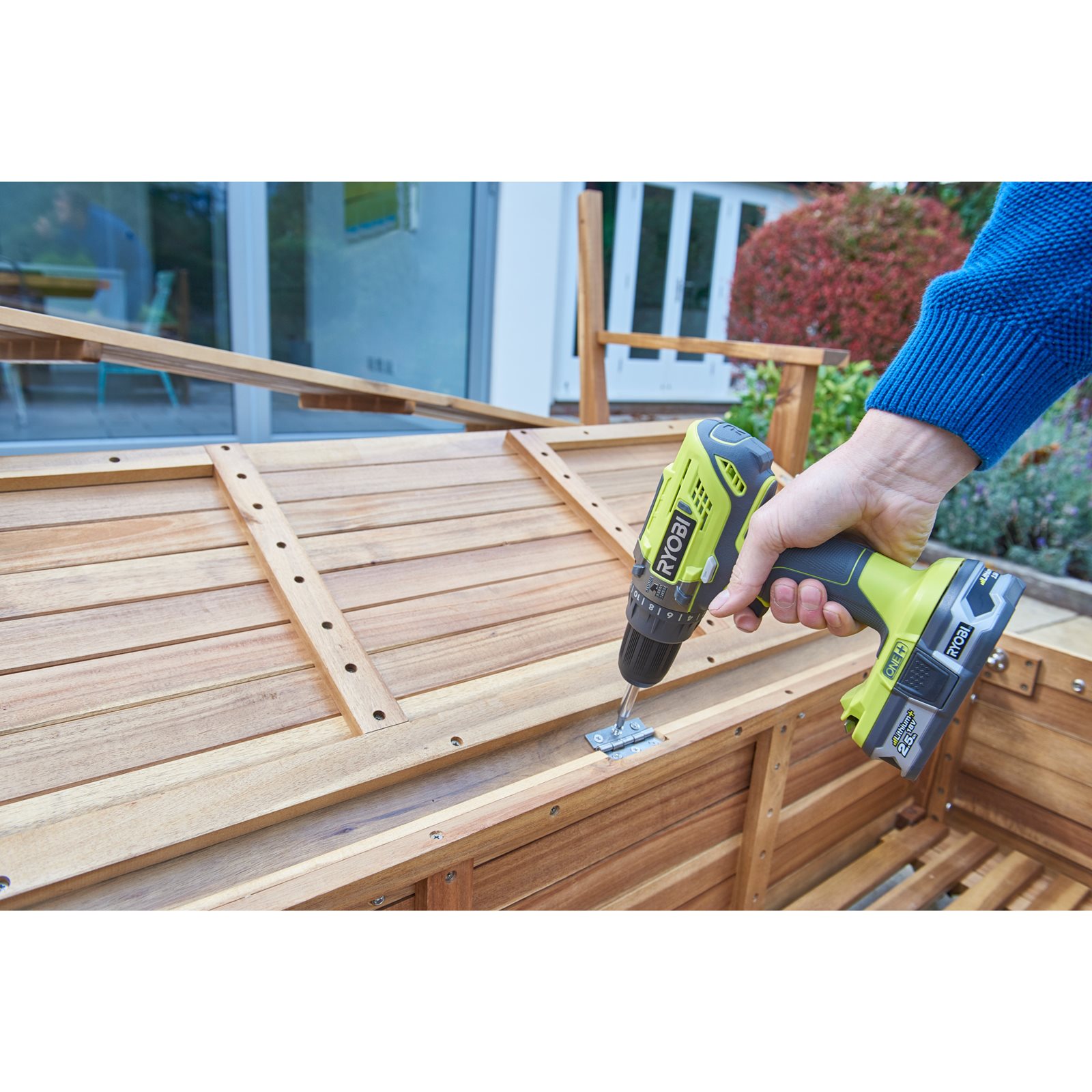 Mașină de găurit cu percuție 18V ONE+ (1 x 1,5 Ah) Ryobi R18PD2-115S - in utilizare 1