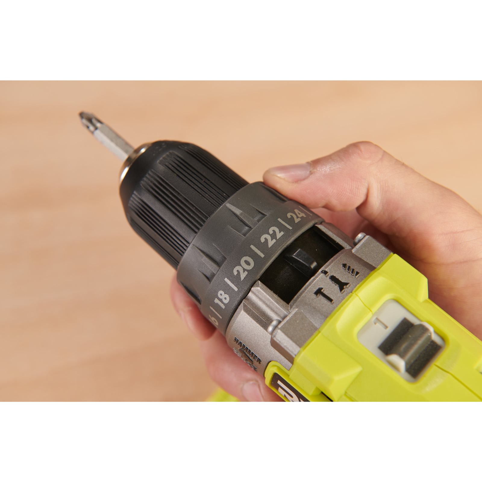 Mașină de găurit cu percuție 18V ONE+ (1 x 1,5 Ah) Ryobi R18PD2-115S - in utilizare 5