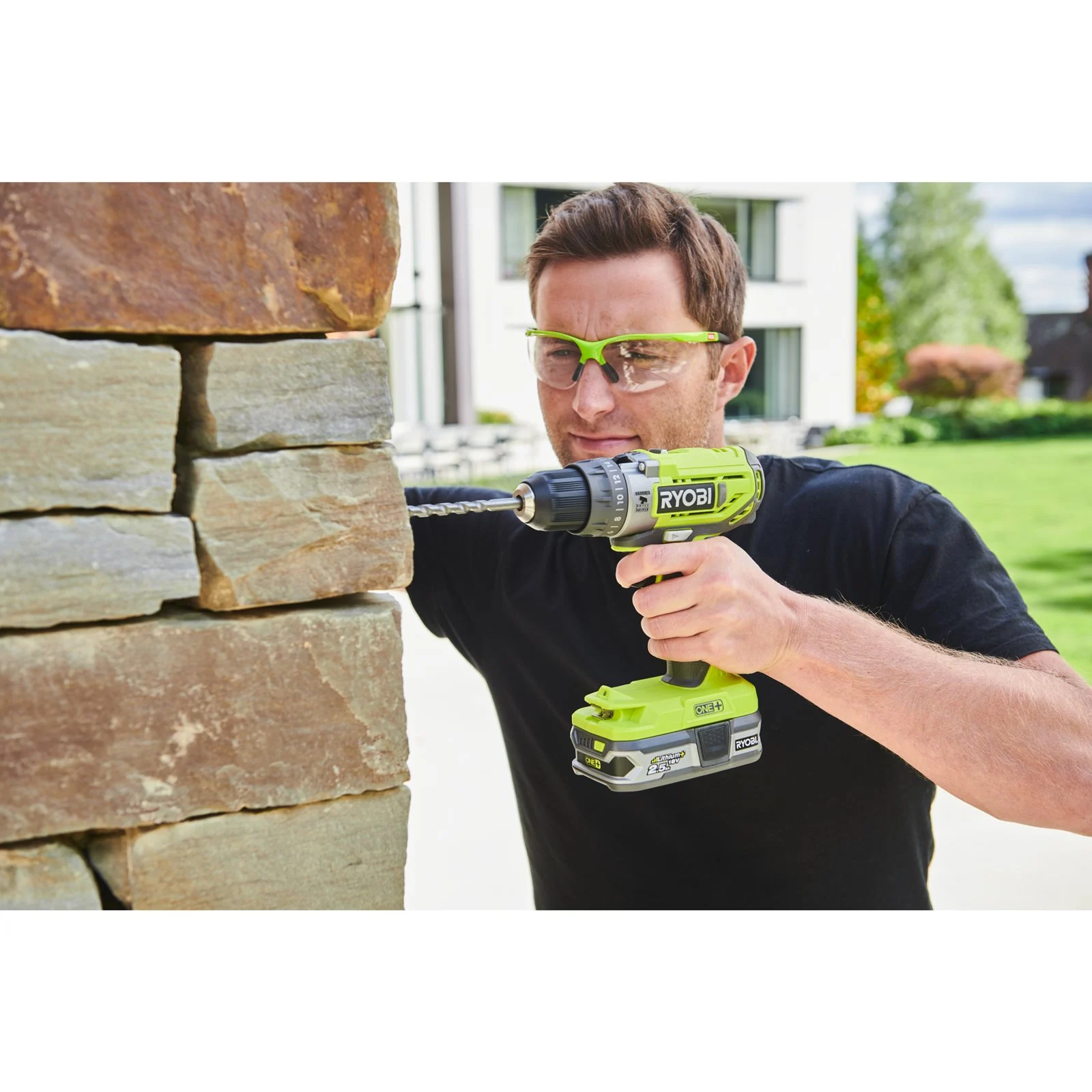 Mașină de găurit cu percuție 18V ONE+ (2 x 2,0 Ah) Ryobi R18PD2-220S - in utilizare 6