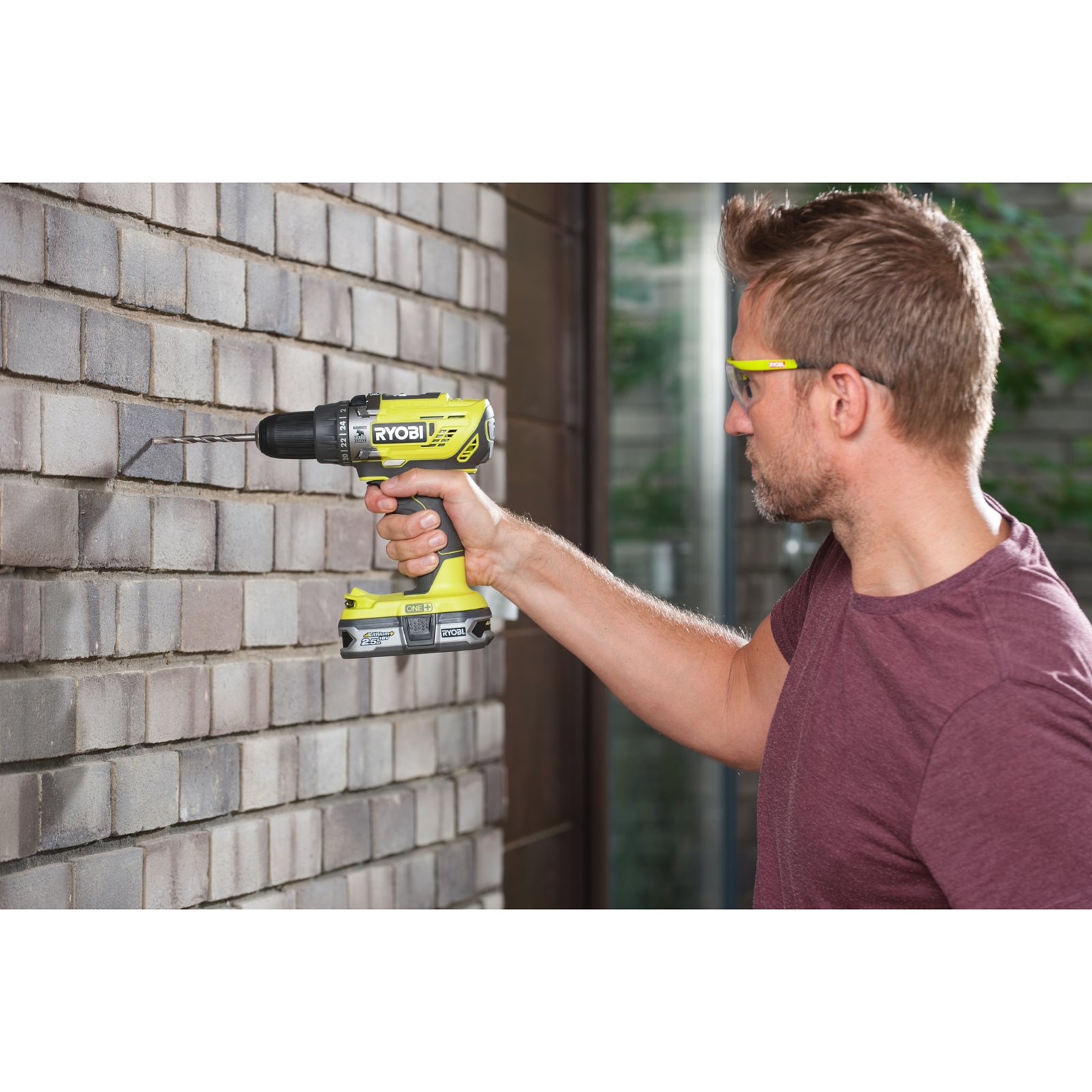 Mașină de găurit cu percuție 18V ONE+ Ryobi R18PD3-0 - in utilizare 4