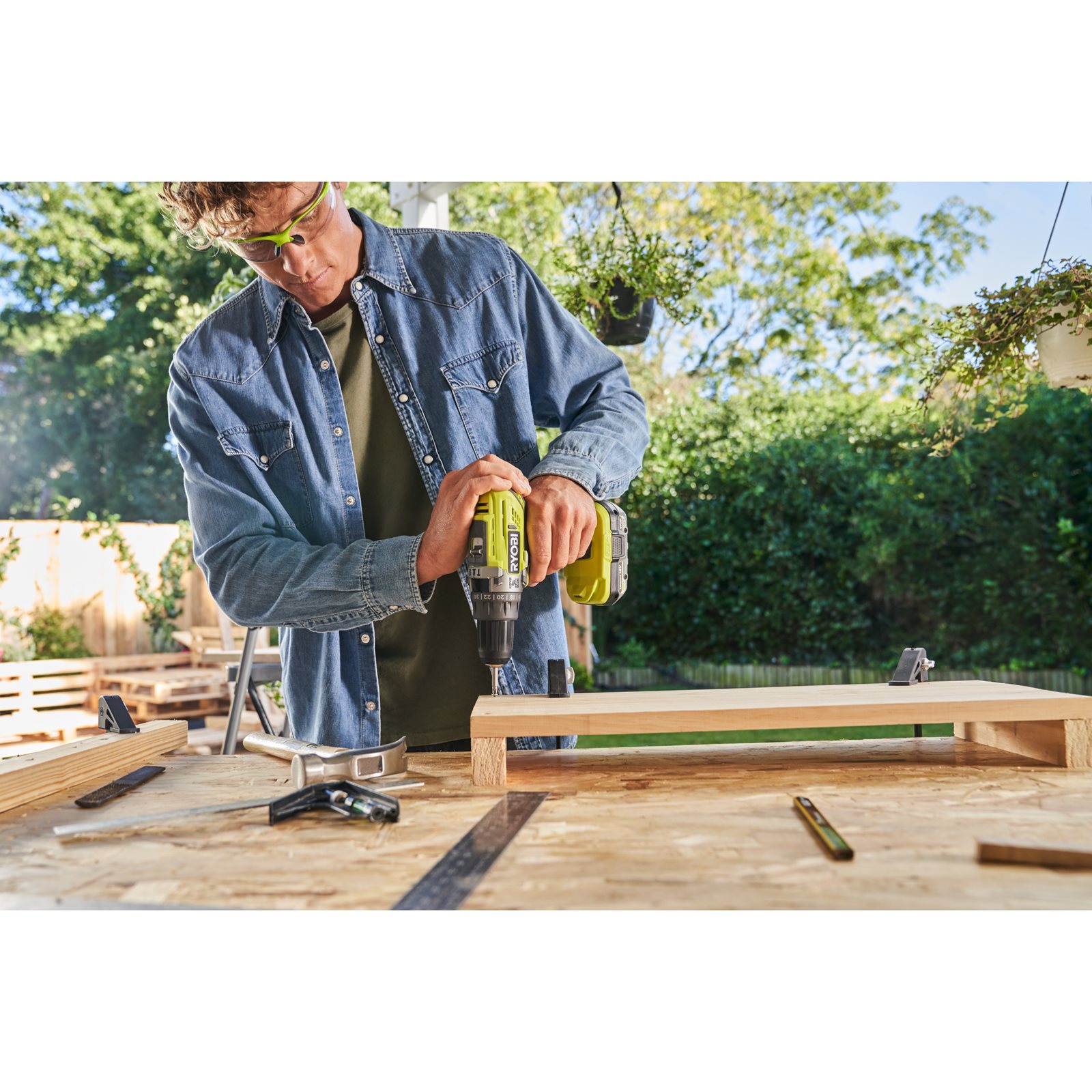 Mașină de găurit cu percuție 18V ONE+ (2 x 2,0 Ah) Ryobi R18PD3-220S - in utilizare 7