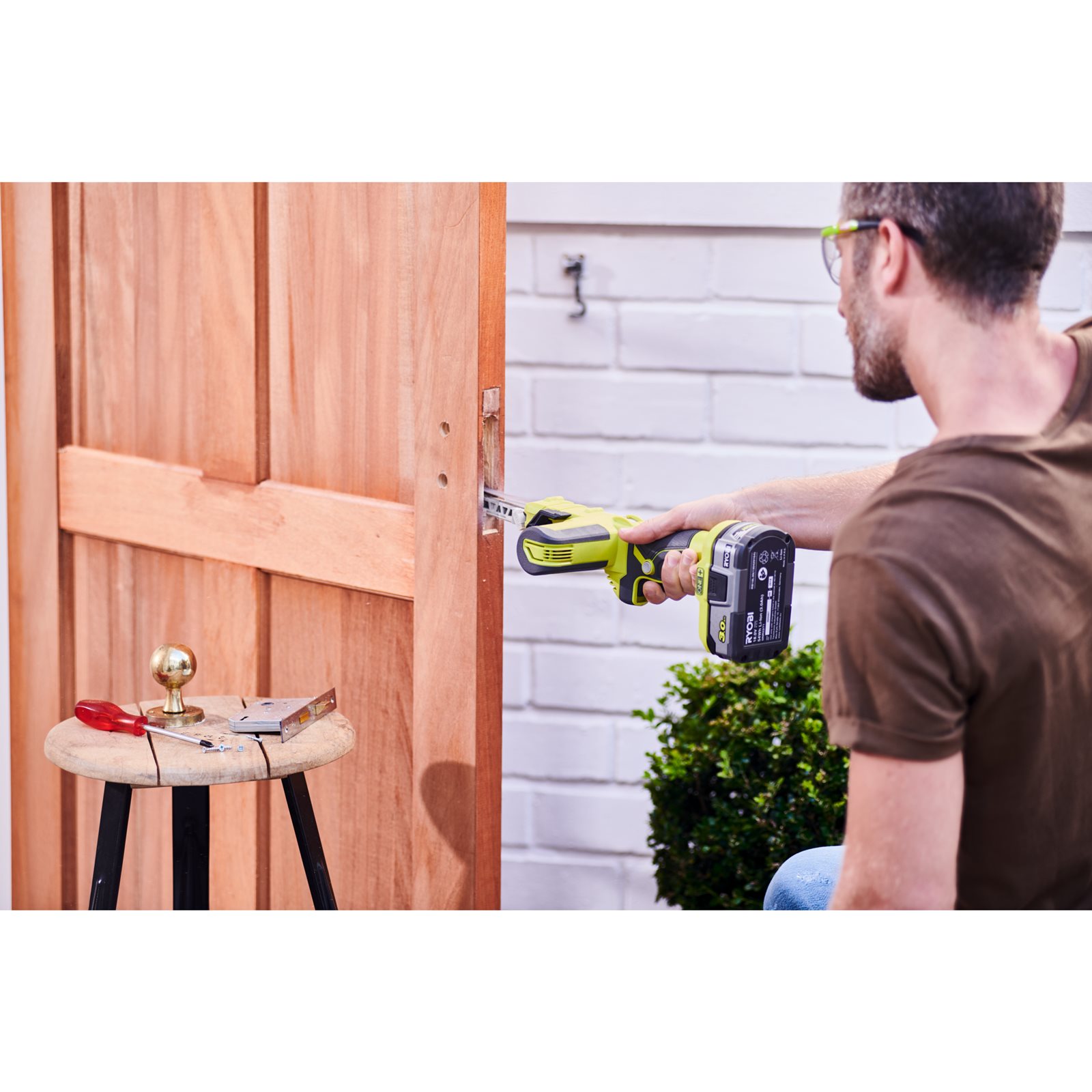 Mașină de șlefuit cu bandă îngustă 18V ONE+ Ryobi R18PF-0 - in utilizare 8