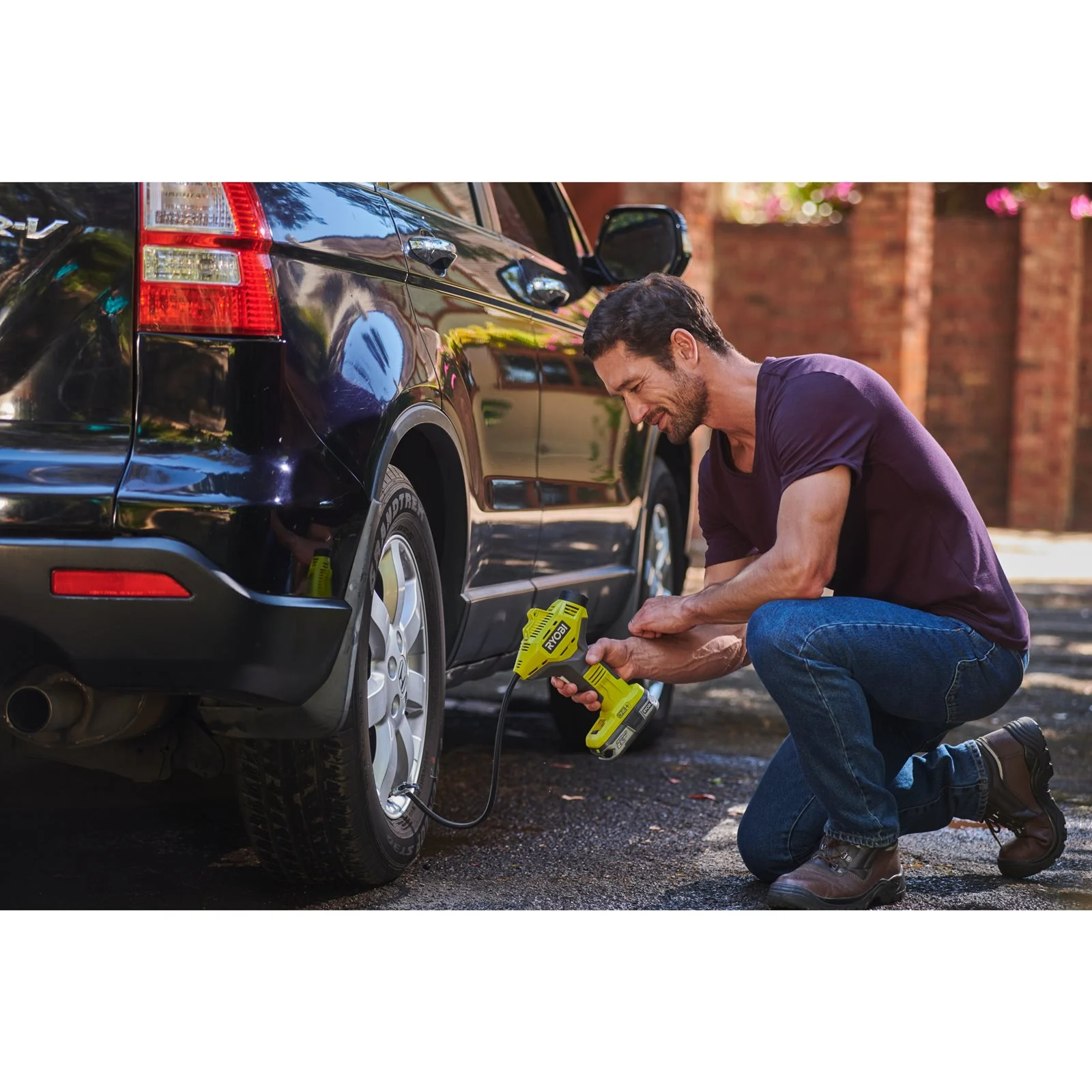 Pompă aer de înaltă presiune 18V ONE+ Ryobi R18PI-0 - in utilizare 1
