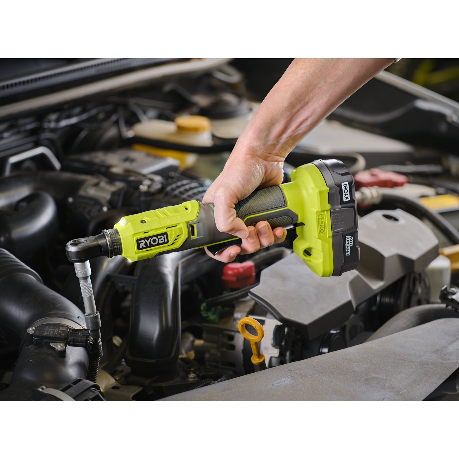 Antrenor cu clichet 1/4" 18V ONE+ Ryobi R18RW2-0 - in utilizare 1