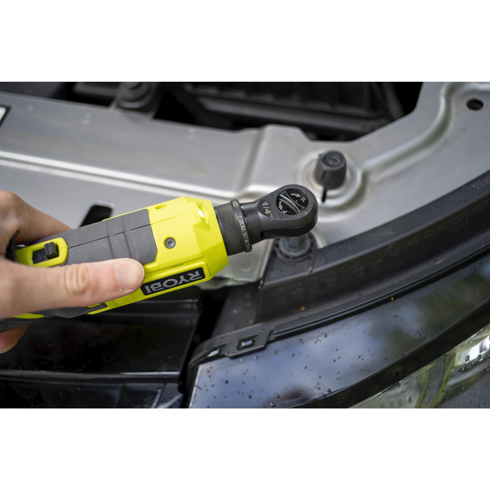 Antrenor cu clichet 1/4" 18V ONE+ Ryobi R18RW2-0 - in utilizare 6