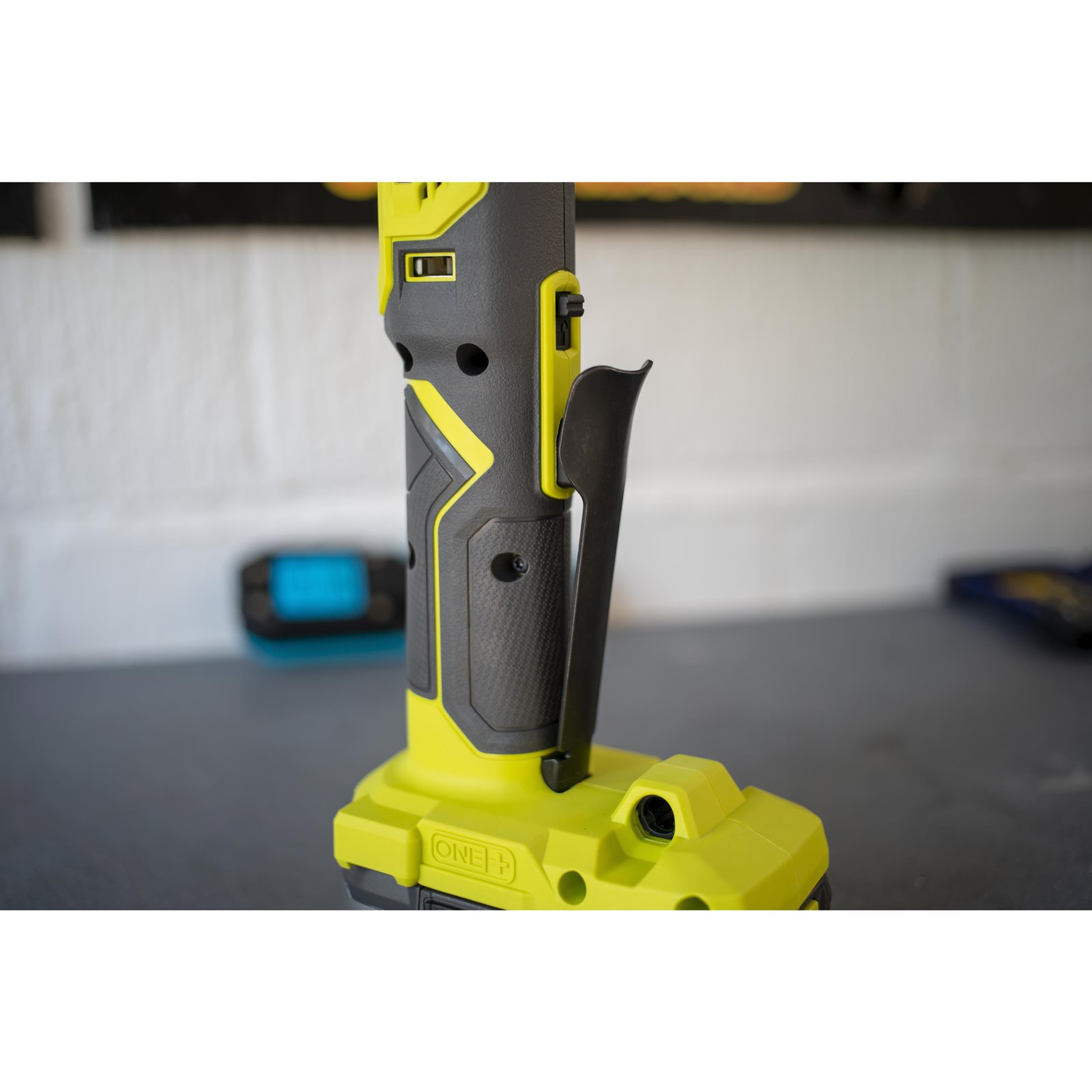 Antrenor cu clichet 3/8" 18V ONE+ Ryobi R18RW3-0 - detaliu 1