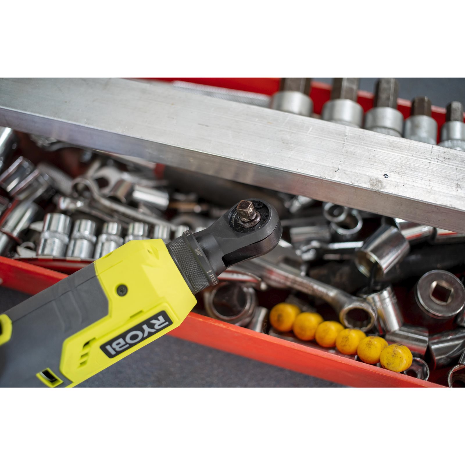 Antrenor cu clichet 3/8" 18V ONE+ Ryobi R18RW3-0 - detaliu 2