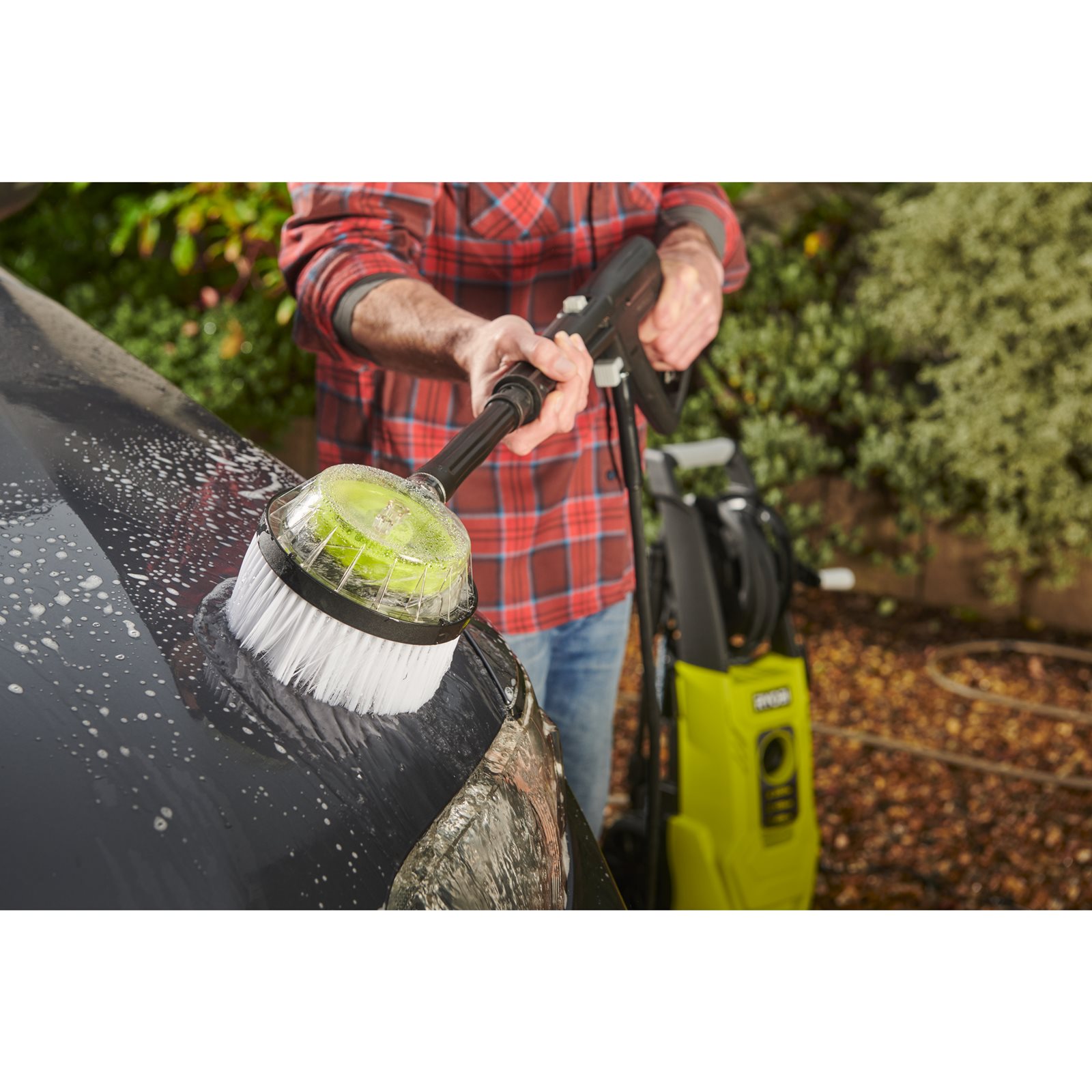 Perie rotativă pentru aparatul de spălare cu presiune Ryobi RAC785 - in utilizare 3