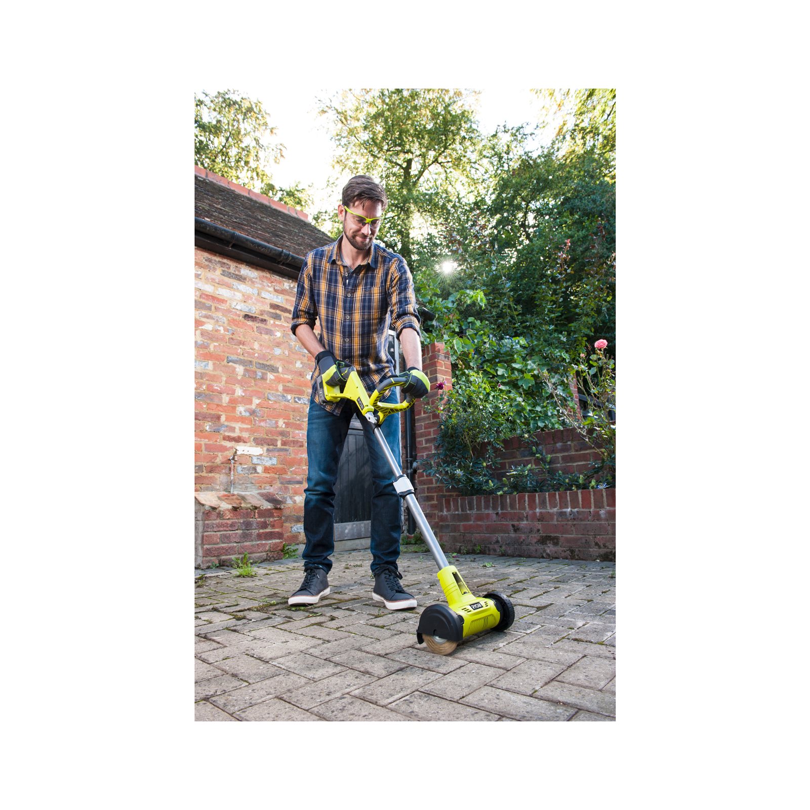 Perie de sârmă pentru rosturi Ryobi RAC814 - in utilizare 4