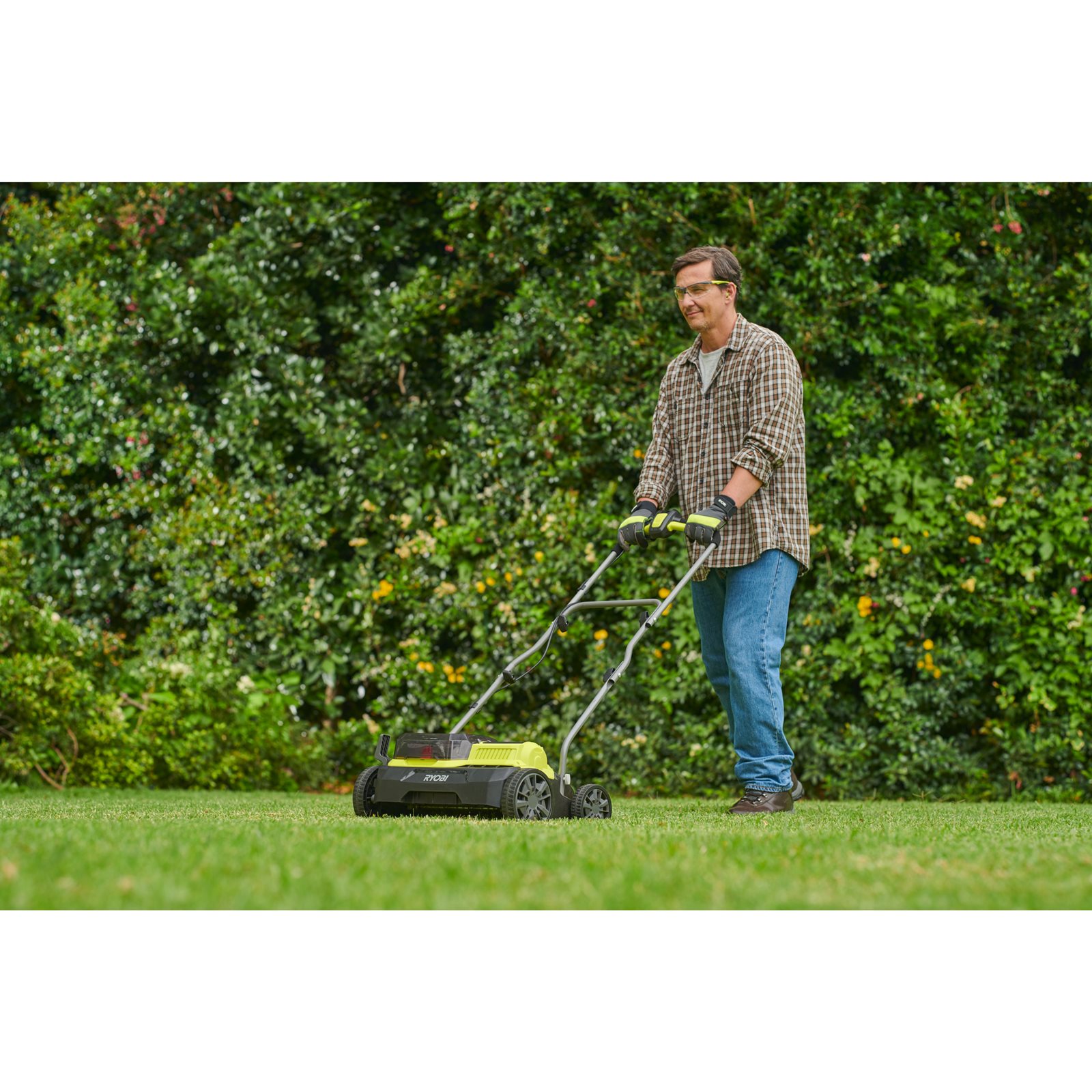 Atașament tambur aerator Ryobi RAC821 - in utilizare 1