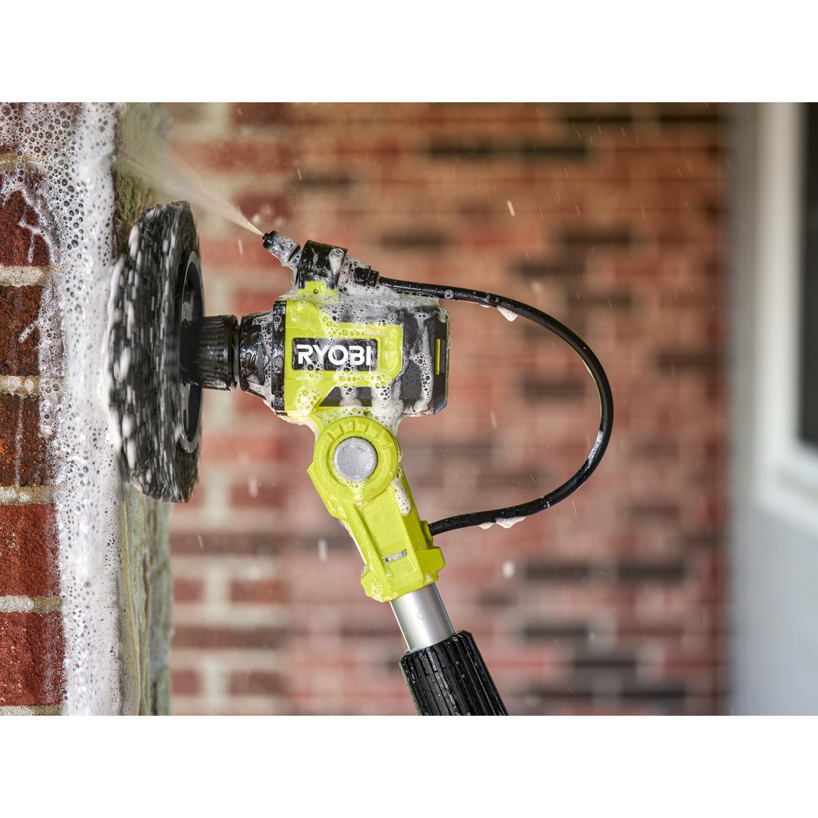 Perie inelară tare de 180 mm Ryobi RACLTH18 - in utilizare 1