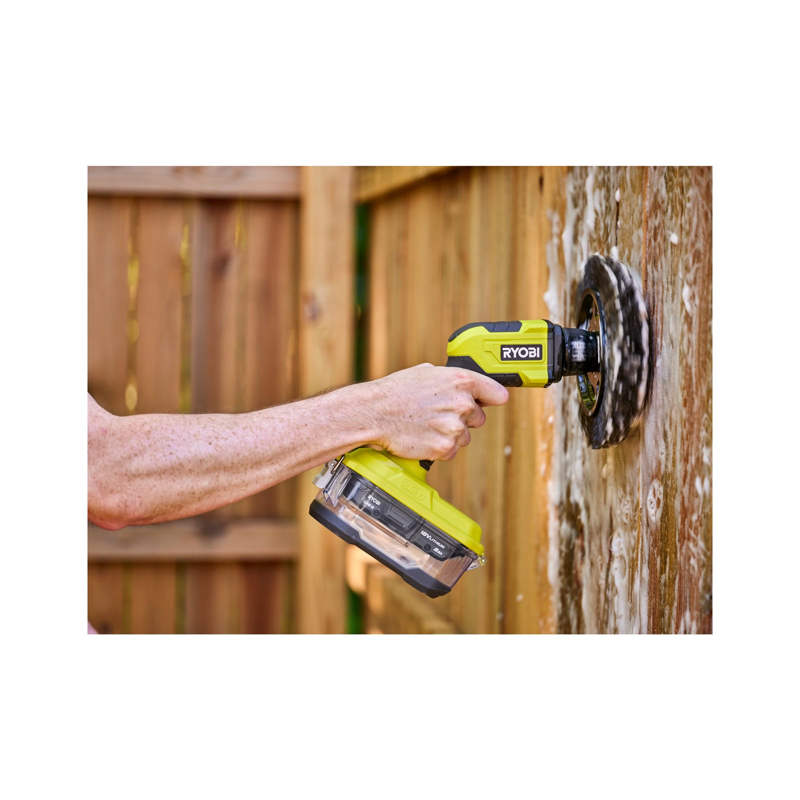 Perie inelară tare de 180 mm Ryobi RACLTH18 - in utilizare 2