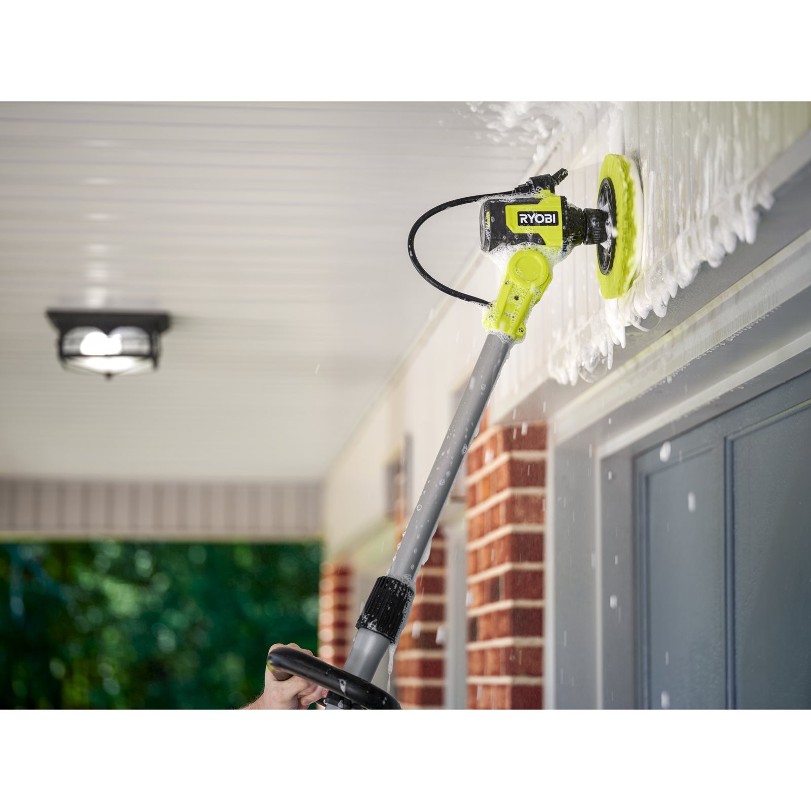 Accesorii curățenie Ryobi RACLTM18 - in utilizare 1