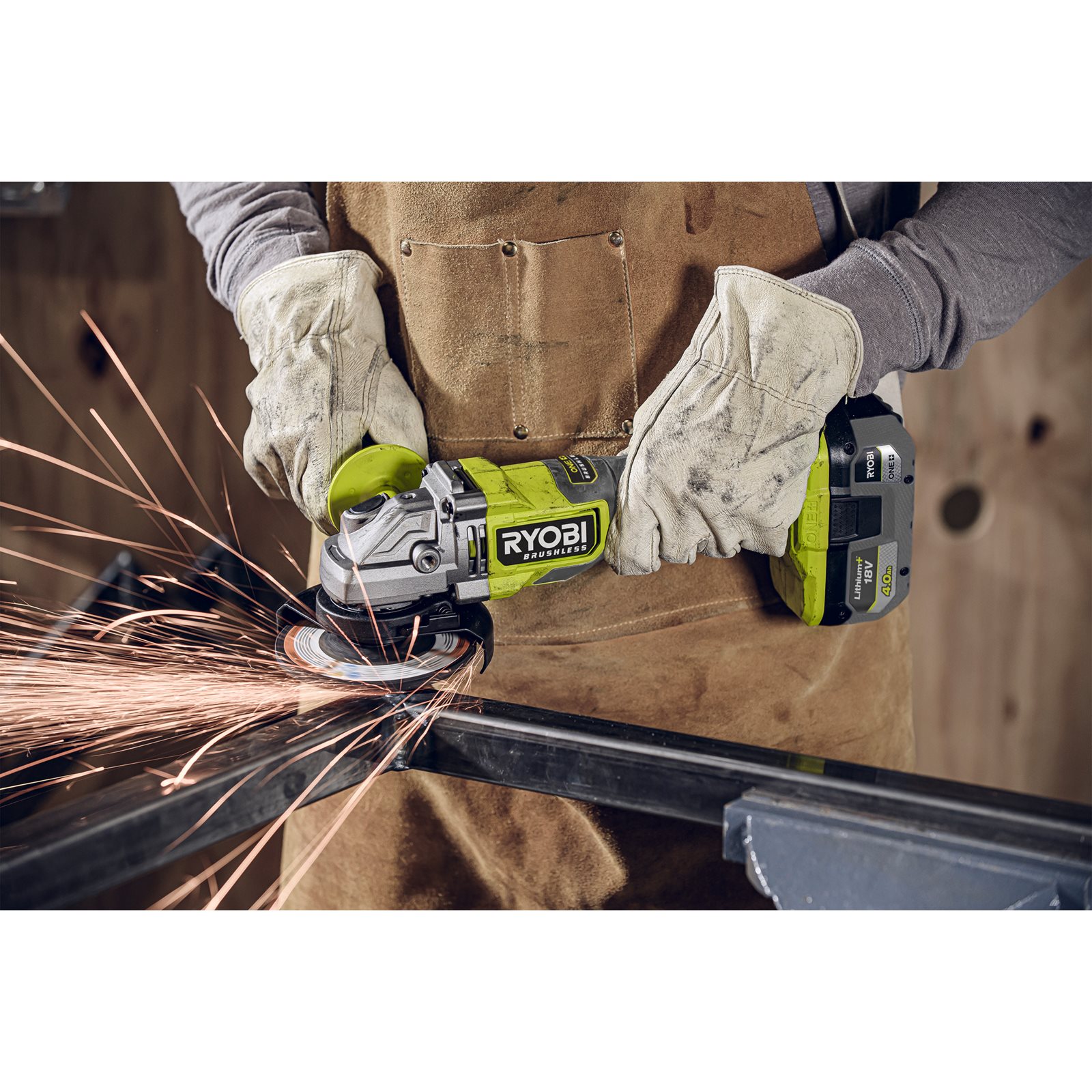 Polizoare unghiulare Ryobi RAG18BL-0 - in utilizare 1