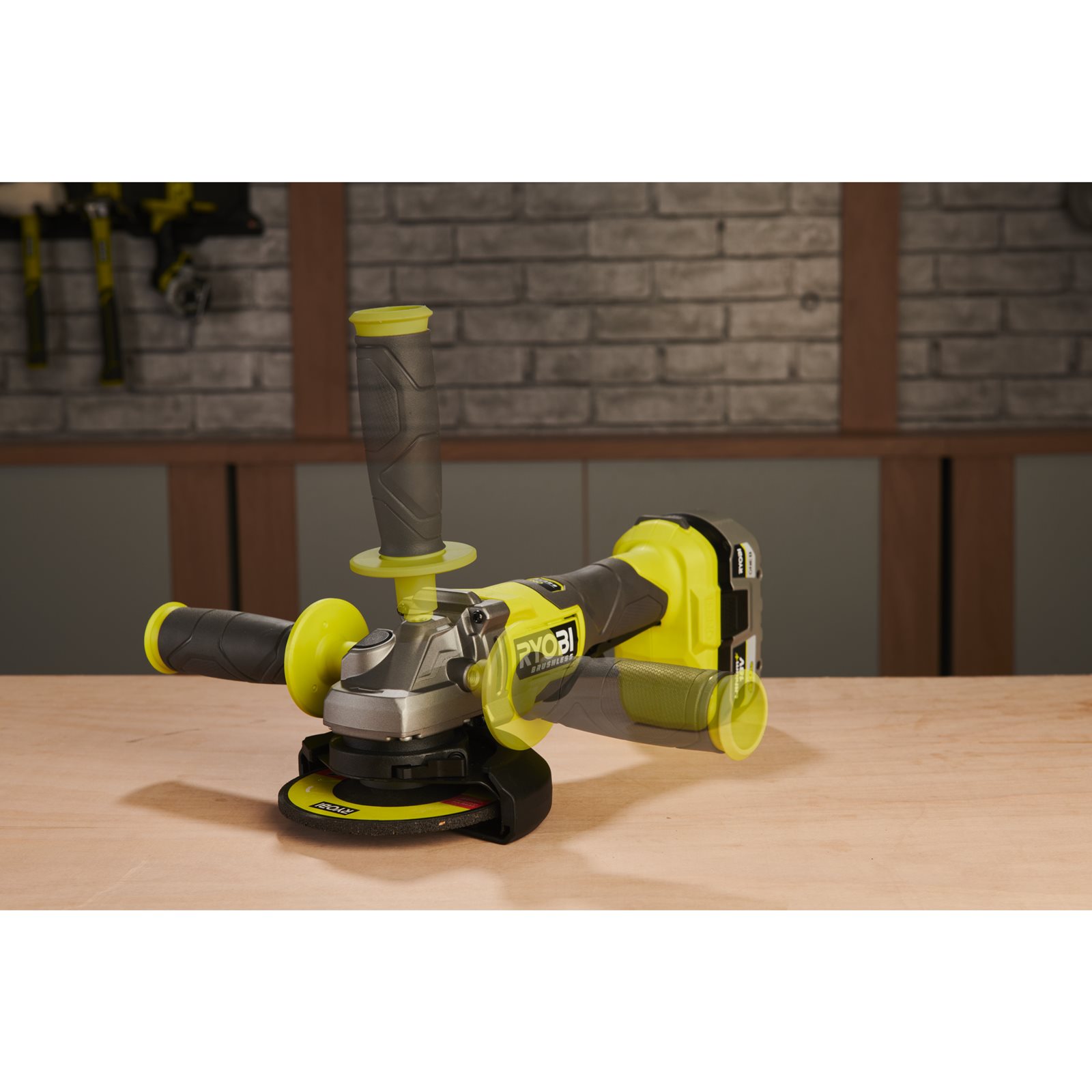 Polizoare unghiulare Ryobi RAG18BL-0 - in utilizare 2