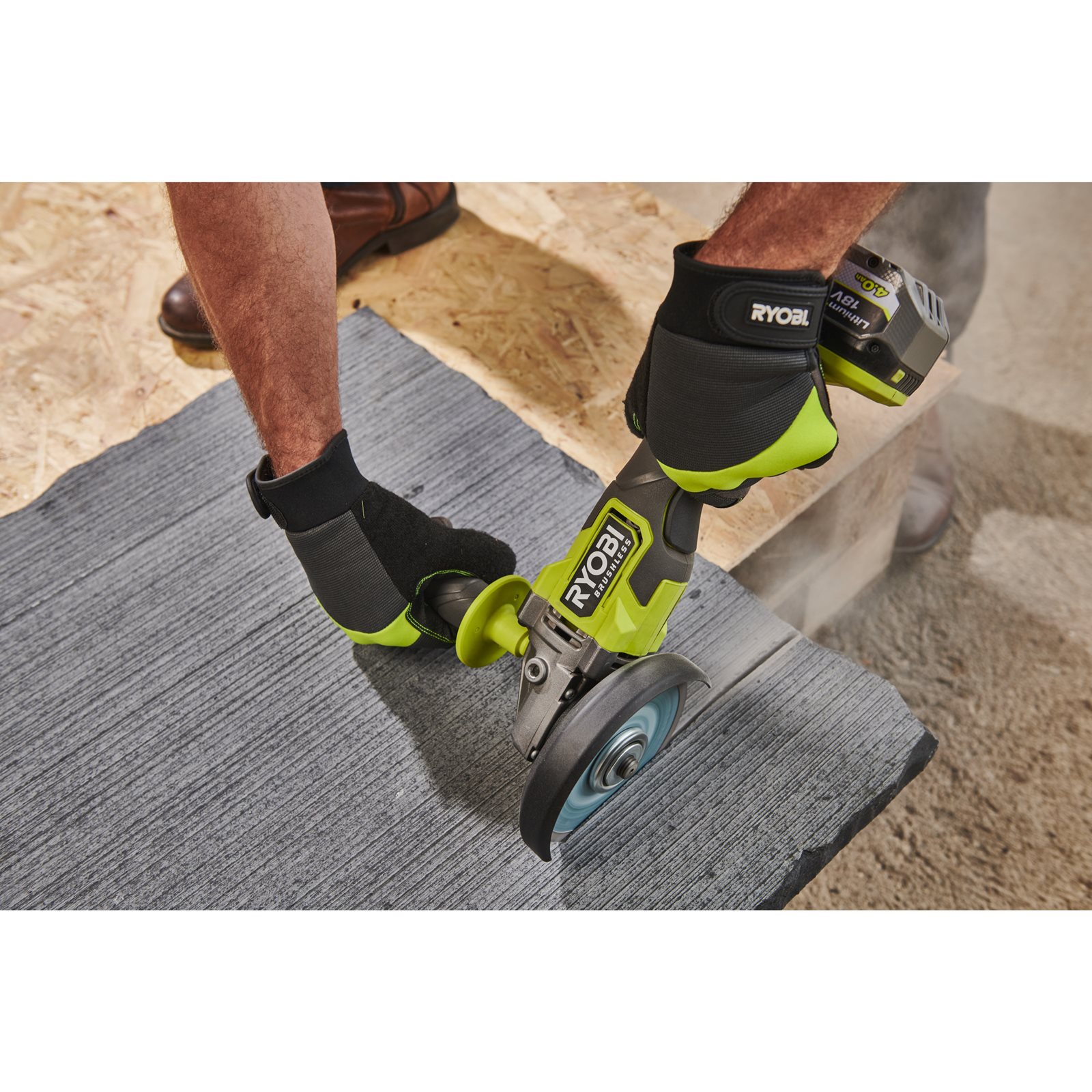 Polizoare unghiulare Ryobi RAG18BL-0 - in utilizare 3