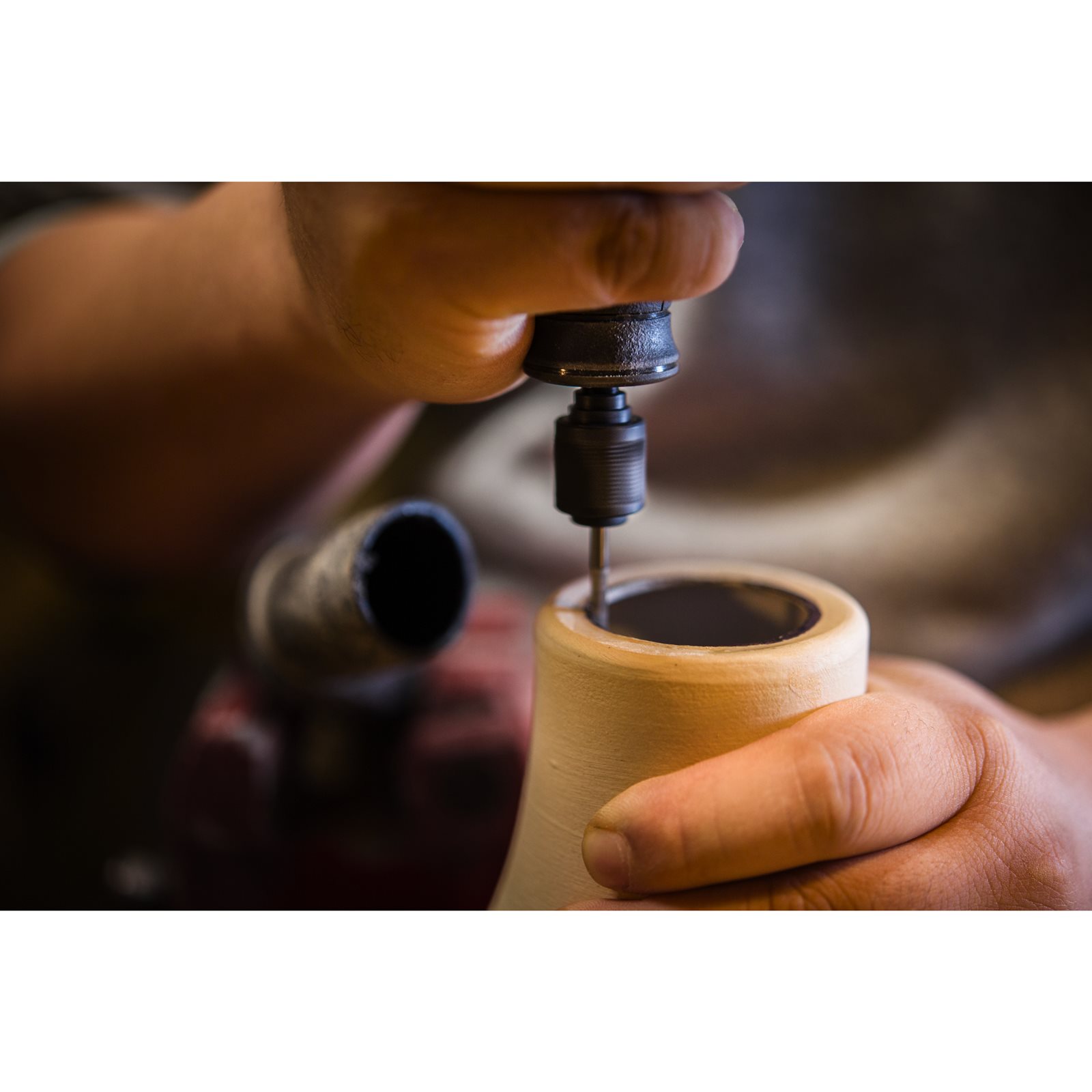 Freză tip suliță de 3,2 mm de carbid Ryobi RAR108 - in utilizare 2