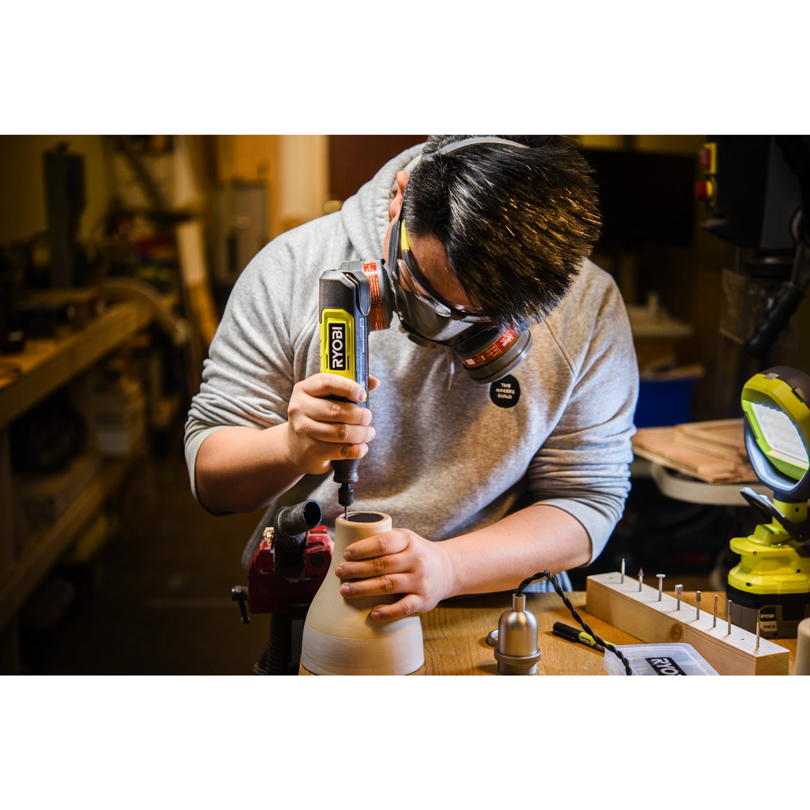 Freză tip suliță de 3,2 mm de carbid Ryobi RAR108 - in utilizare 5