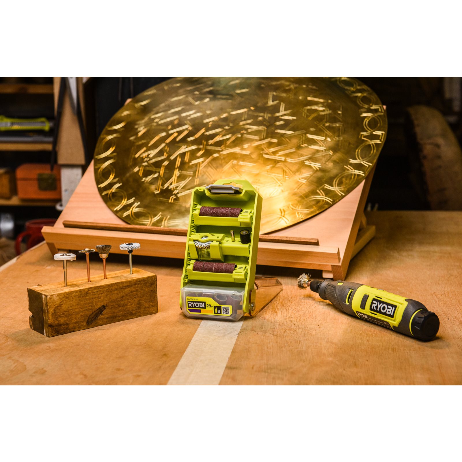 Set de perii de sârmă din oțel carbon 17 & 19mm Ryobi RAR202-2 - in utilizare 3