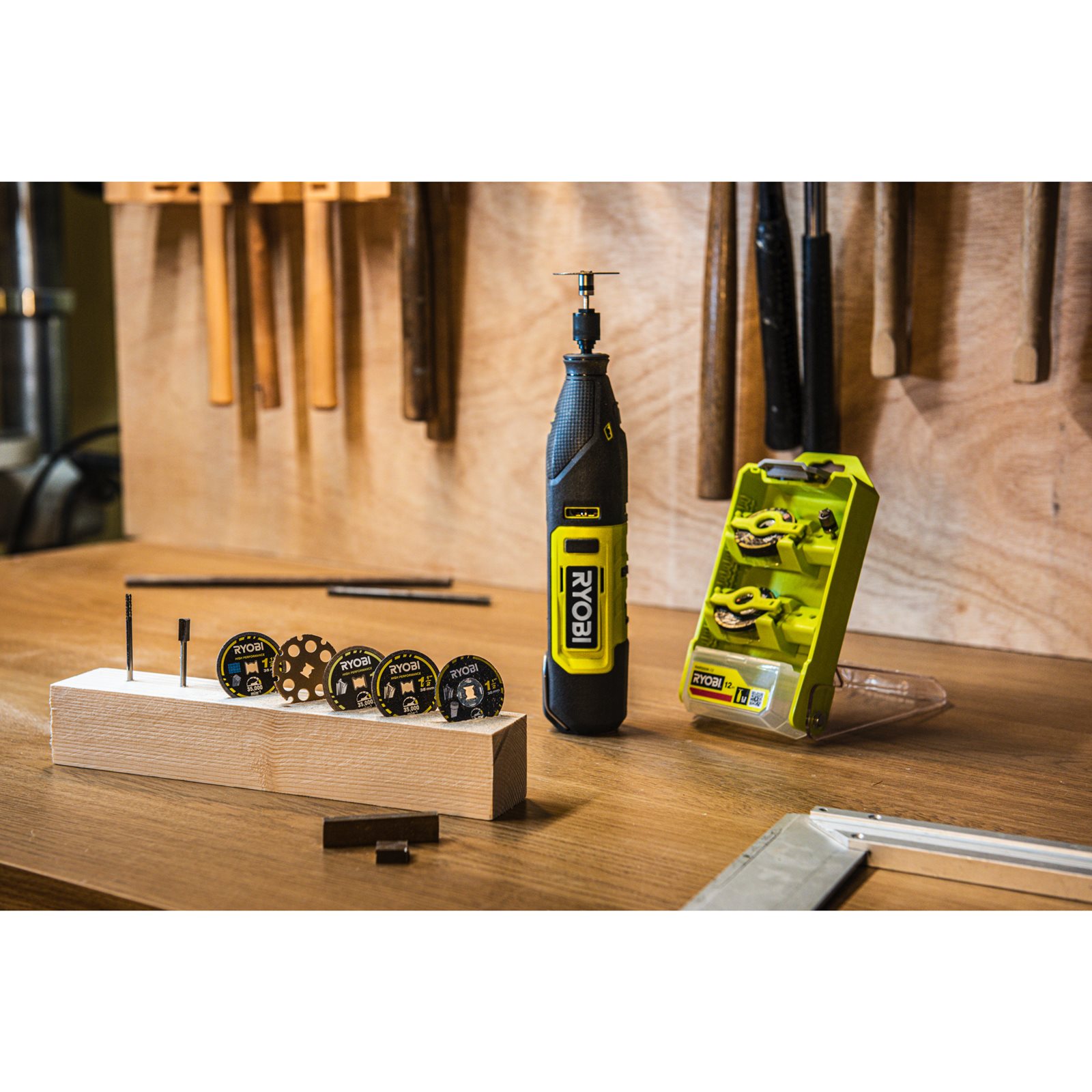 Disc diamantat 38mm pentru plăci ceramice / zidărie Ryobi RAR305 - in utilizare 2