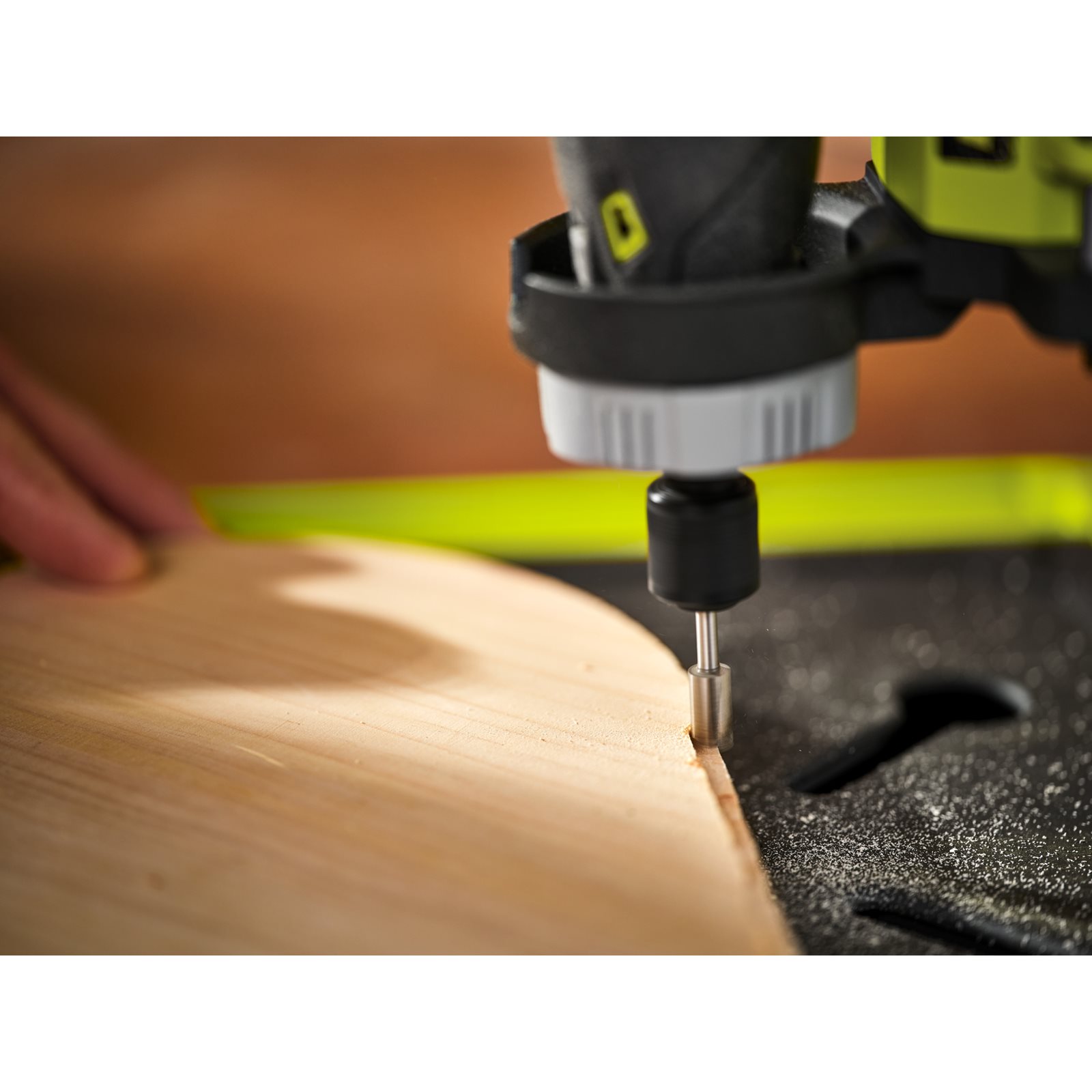 Bit drept de rutare 6,35 mm Ryobi RAR308 - in utilizare 1