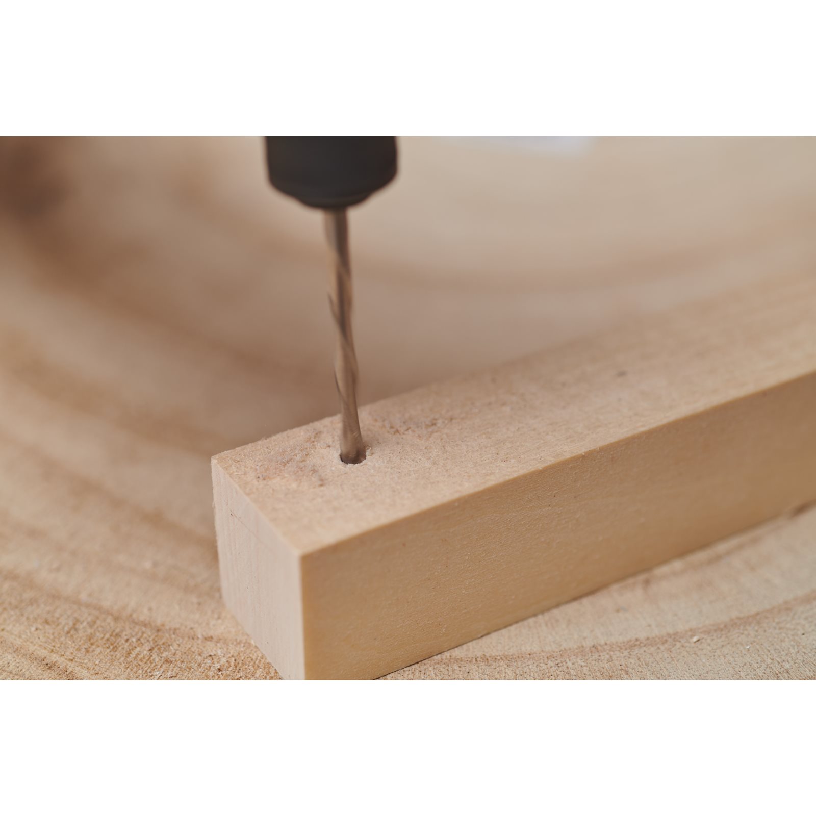 Freze pentru lemn și plastic 3,17 mm, 4 bucăți Ryobi RAR404-4 - in utilizare 1