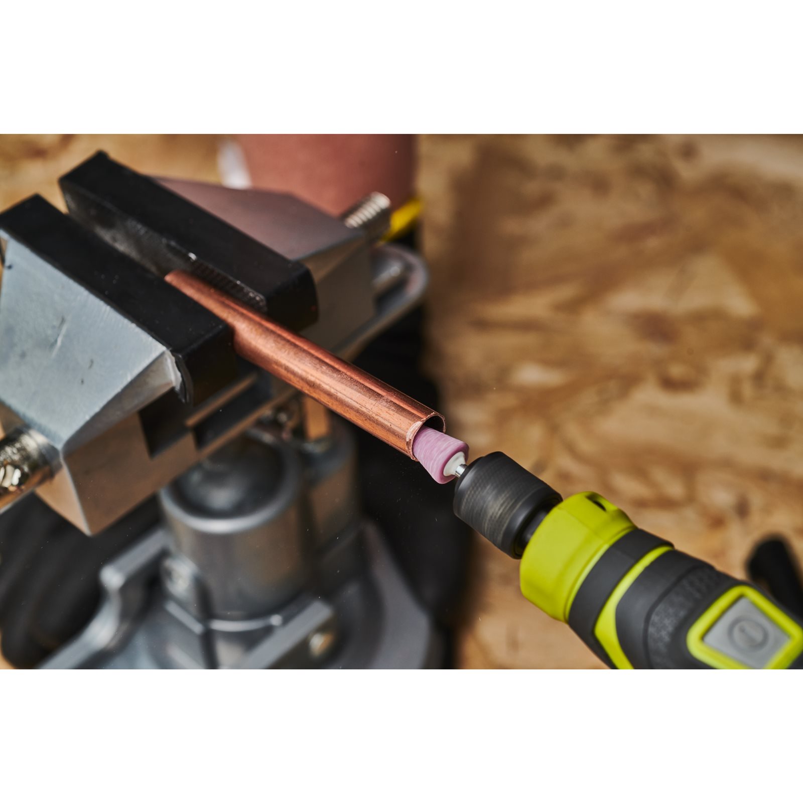 Piatră conică de șlefuire 9,5 mm Ryobi RAR504 - in utilizare 1