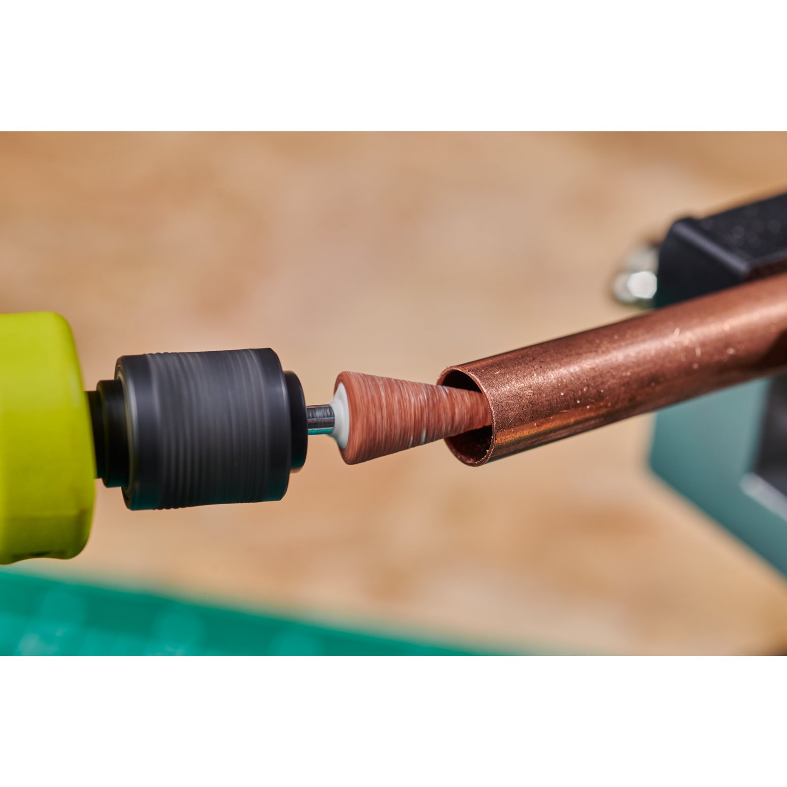 Piatră abrazivă conică cu tijă de 7,9 mm Ryobi RAR505-2 - in utilizare 1