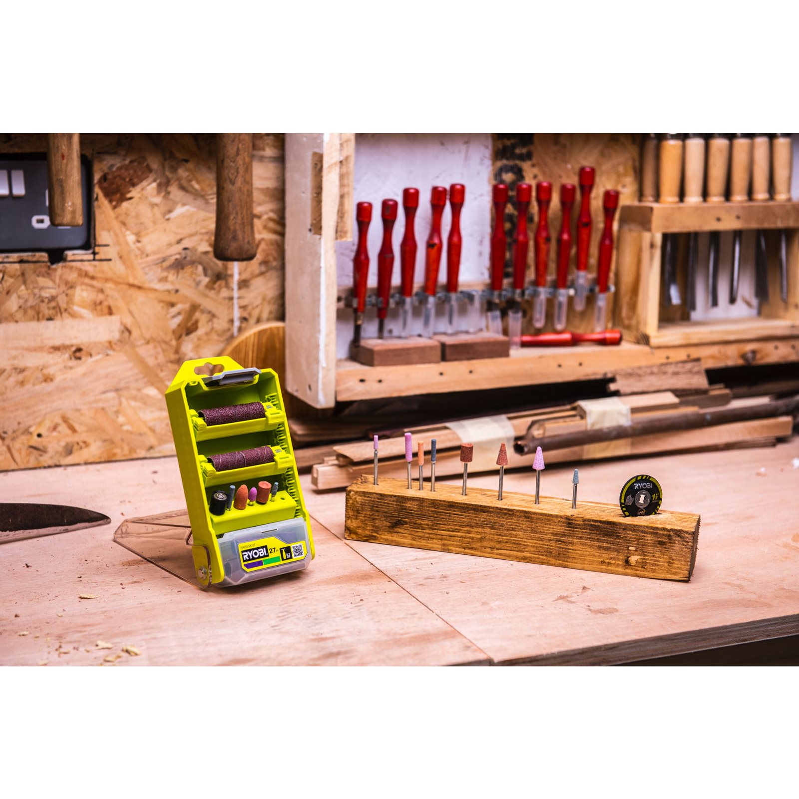 Piatră abrazivă conică cu tijă de 7,9 mm Ryobi RAR505-2 - in utilizare 2