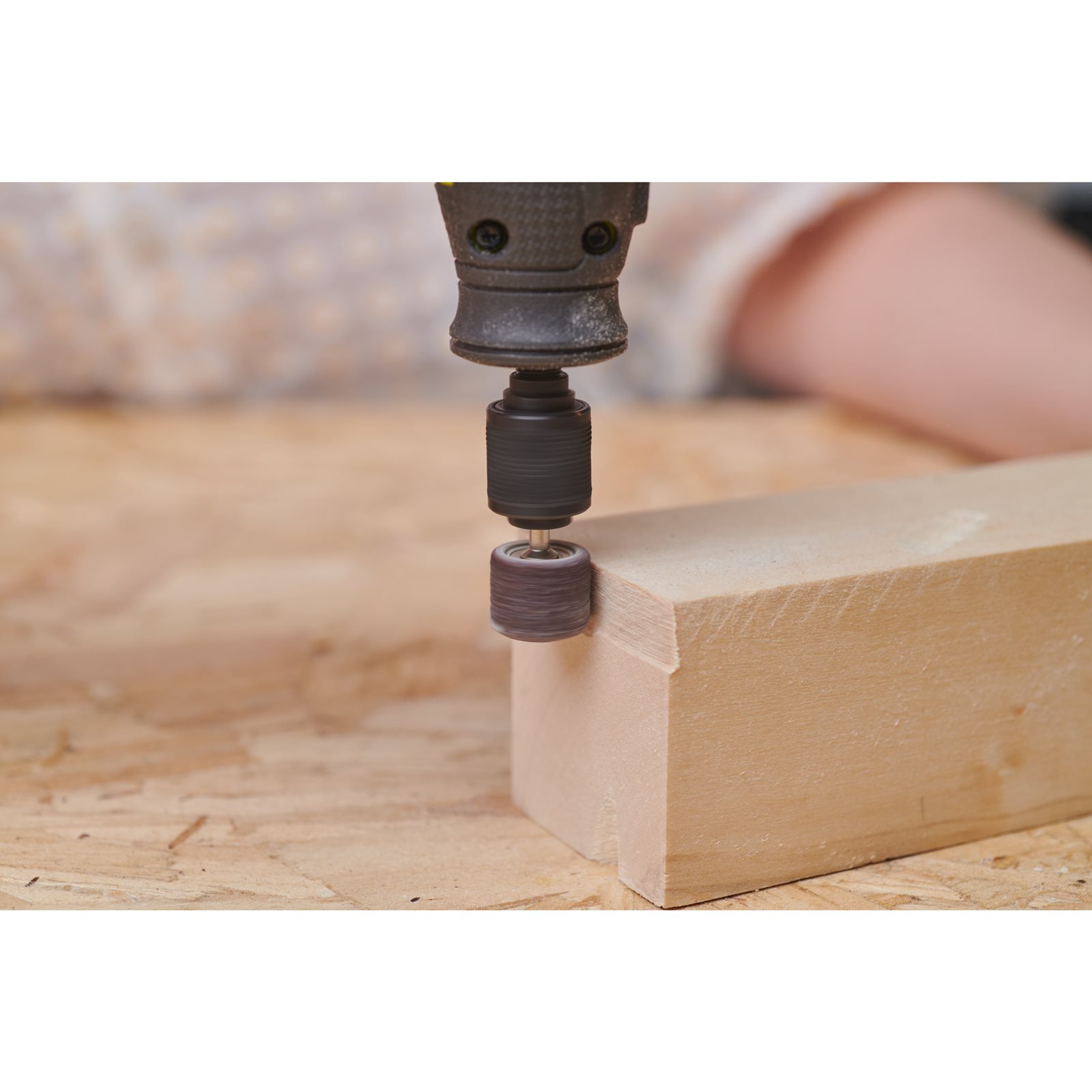 Benzi abrazive cu granulație 60, 10 bucăți Ryobi RAR601-10 - in utilizare 1