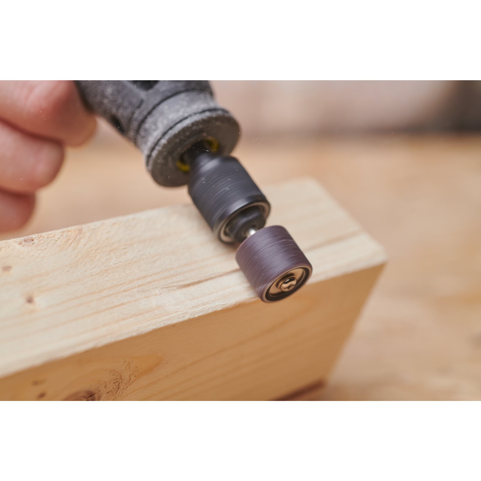 Benzi abrazive cu granulație 120, 10 bucăți Ryobi RAR602-10 - in utilizare 1