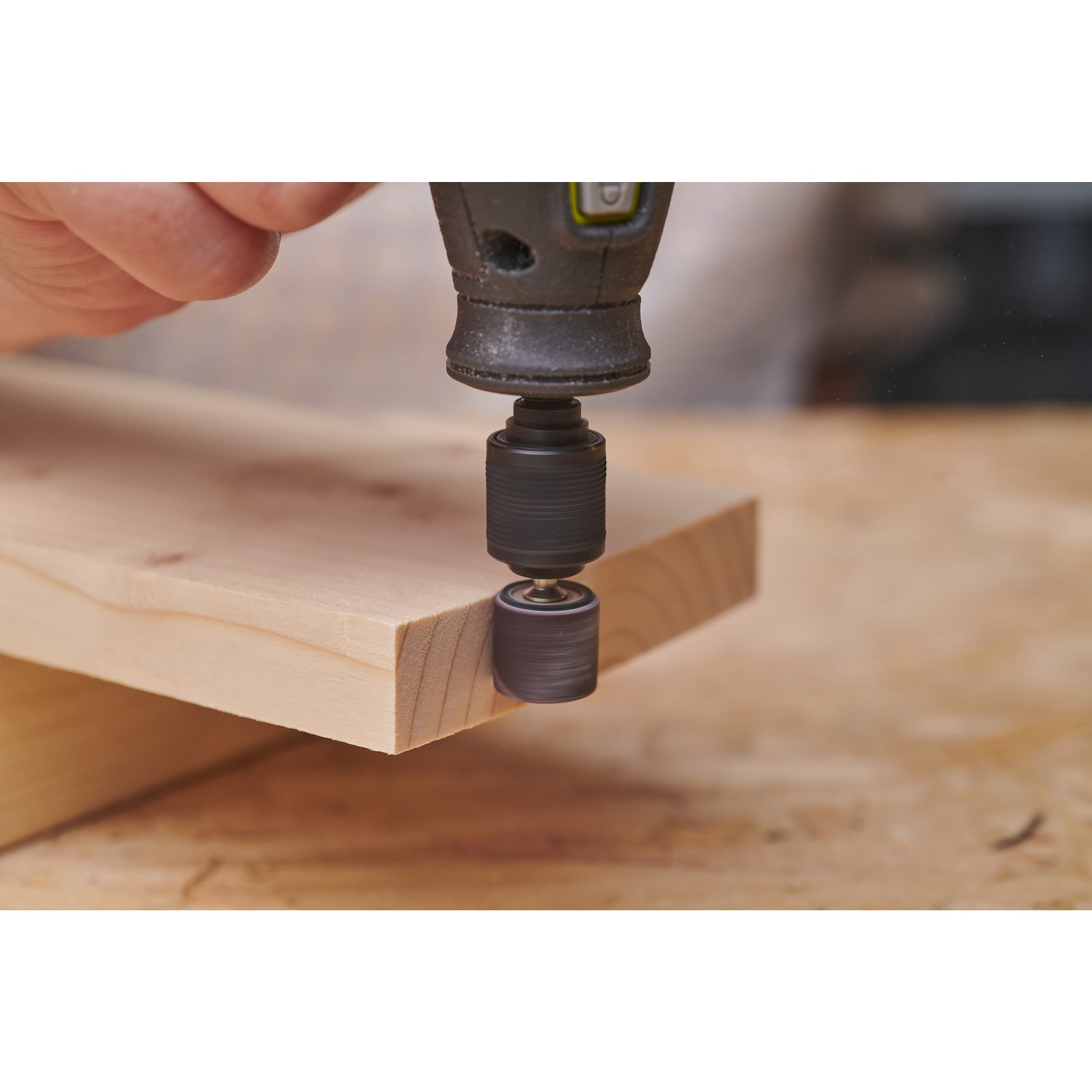 Benzi abrazive cu granulație 240, 10 bucăți Ryobi RAR603-10 - in utilizare 1