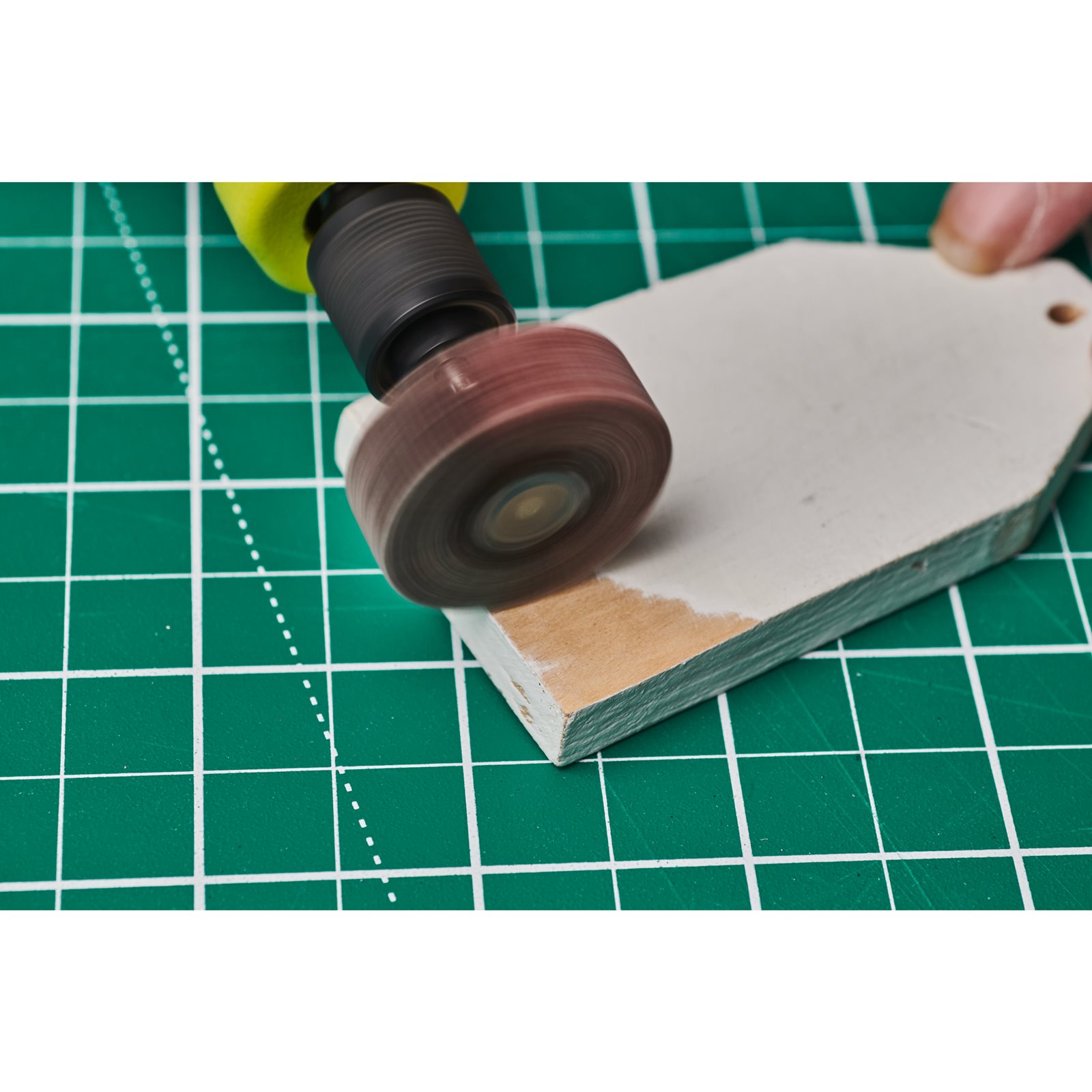 Roată de șlefuire cu granulație 80 Ryobi RAR604 - in utilizare 1