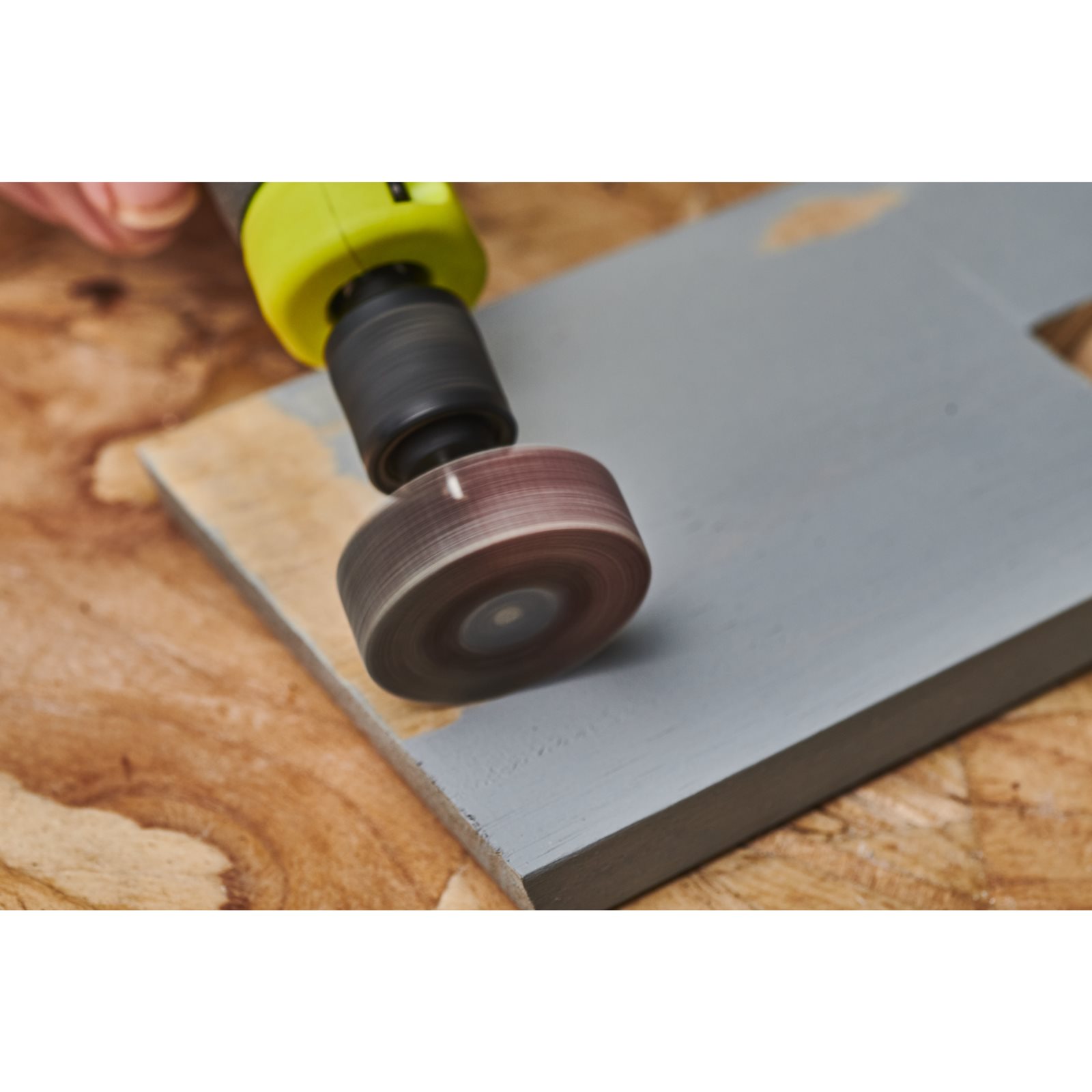 Roată de șlefuire cu granulație 120 Ryobi RAR605 - in utilizare 1