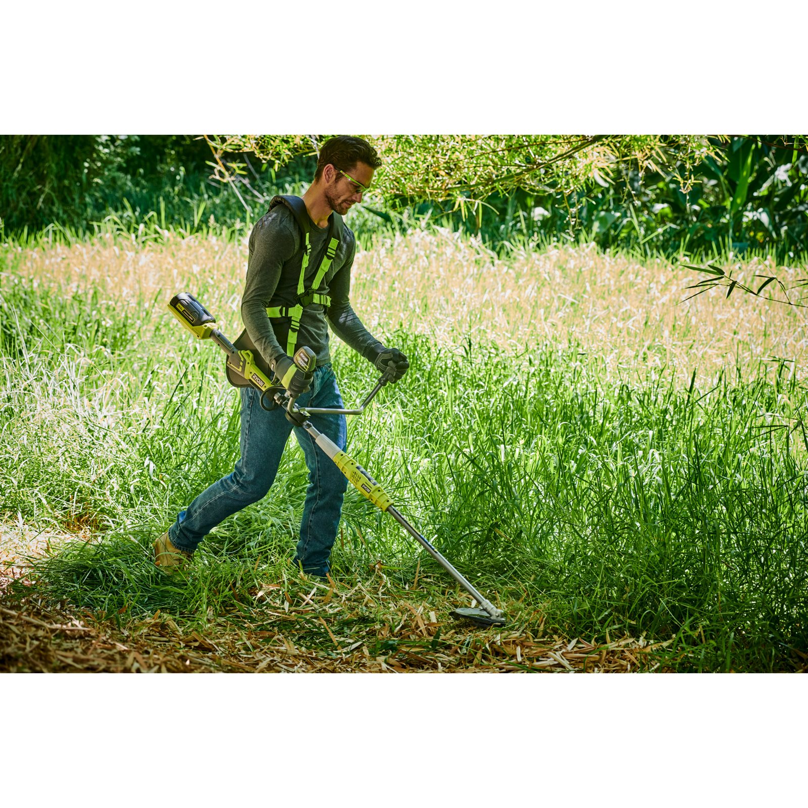 Motocoasă 26 cm / Trimmer de 30 cm fără cablu (1 x 4,0Ah) Ryobi RBC36X26BG2-140 - in utilizare 2