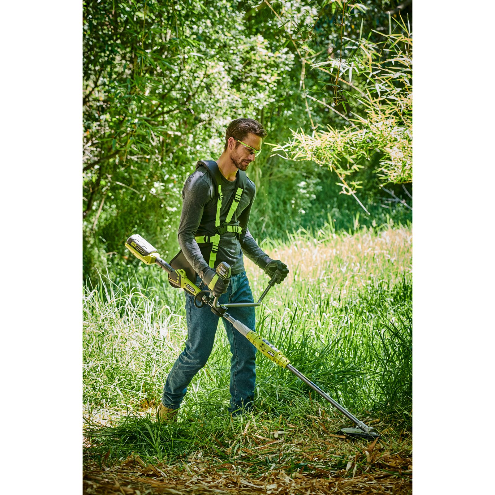 Motocoasă 26 cm / Trimmer de 30 cm fără cablu (1 x 4,0Ah) Ryobi RBC36X26BG2-140 - in utilizare 6