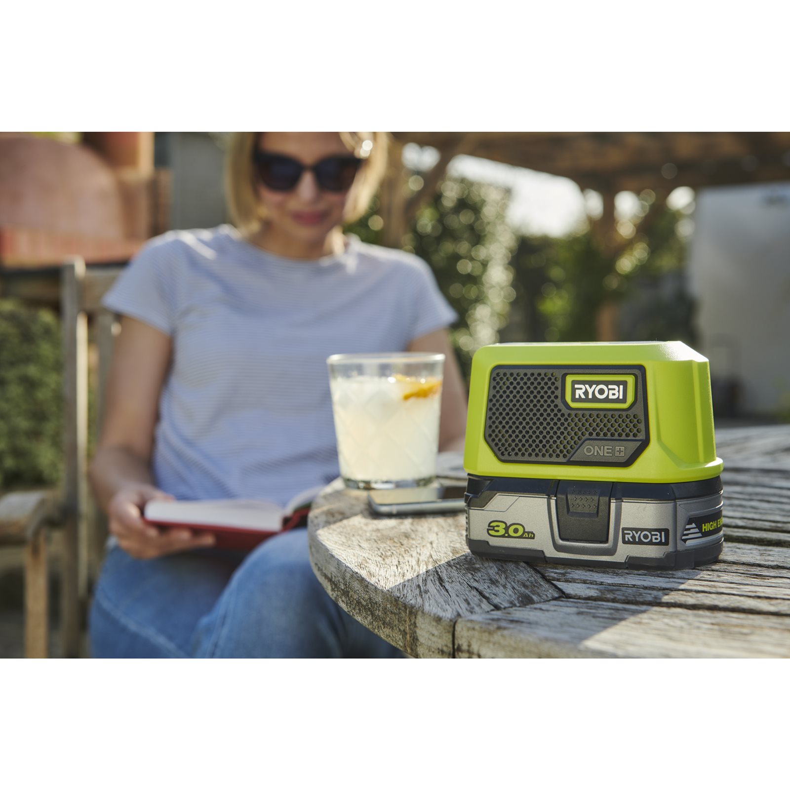 Mini-Difuzor Bluetooth 18V ONE+ Ryobi RBTM18-0 - in utilizare 2