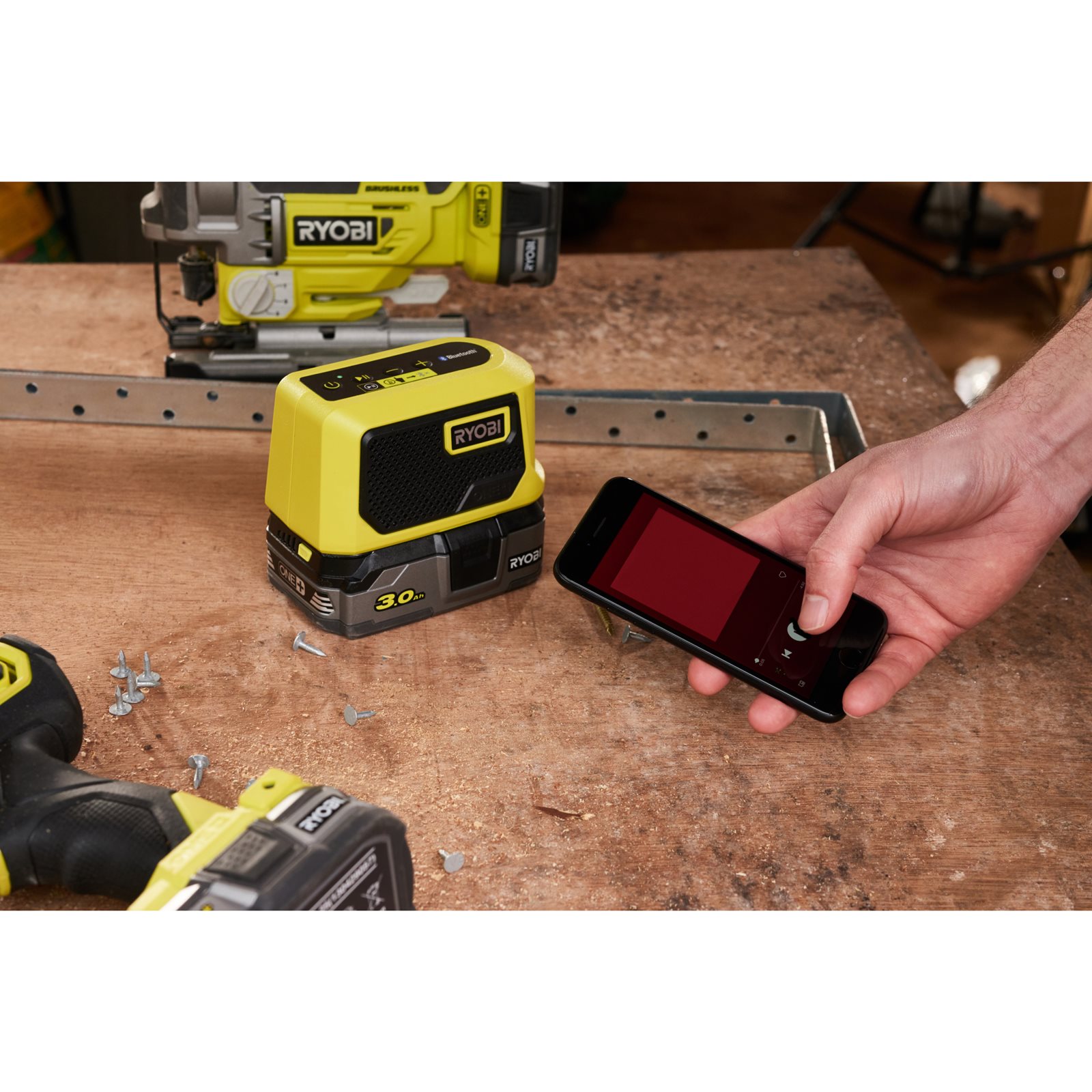 Mini-Difuzor Bluetooth 18V ONE+ Ryobi RBTM18-0 - in utilizare 4