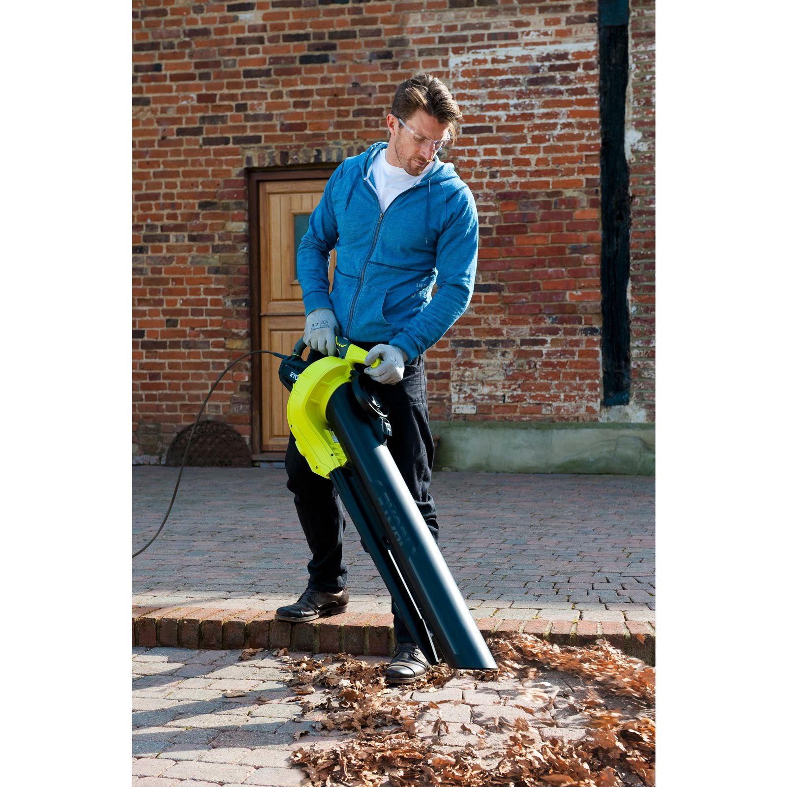 Suflantă/aspirator 3000W, 3 funcții Ryobi RBV3000CESV - in utilizare 6