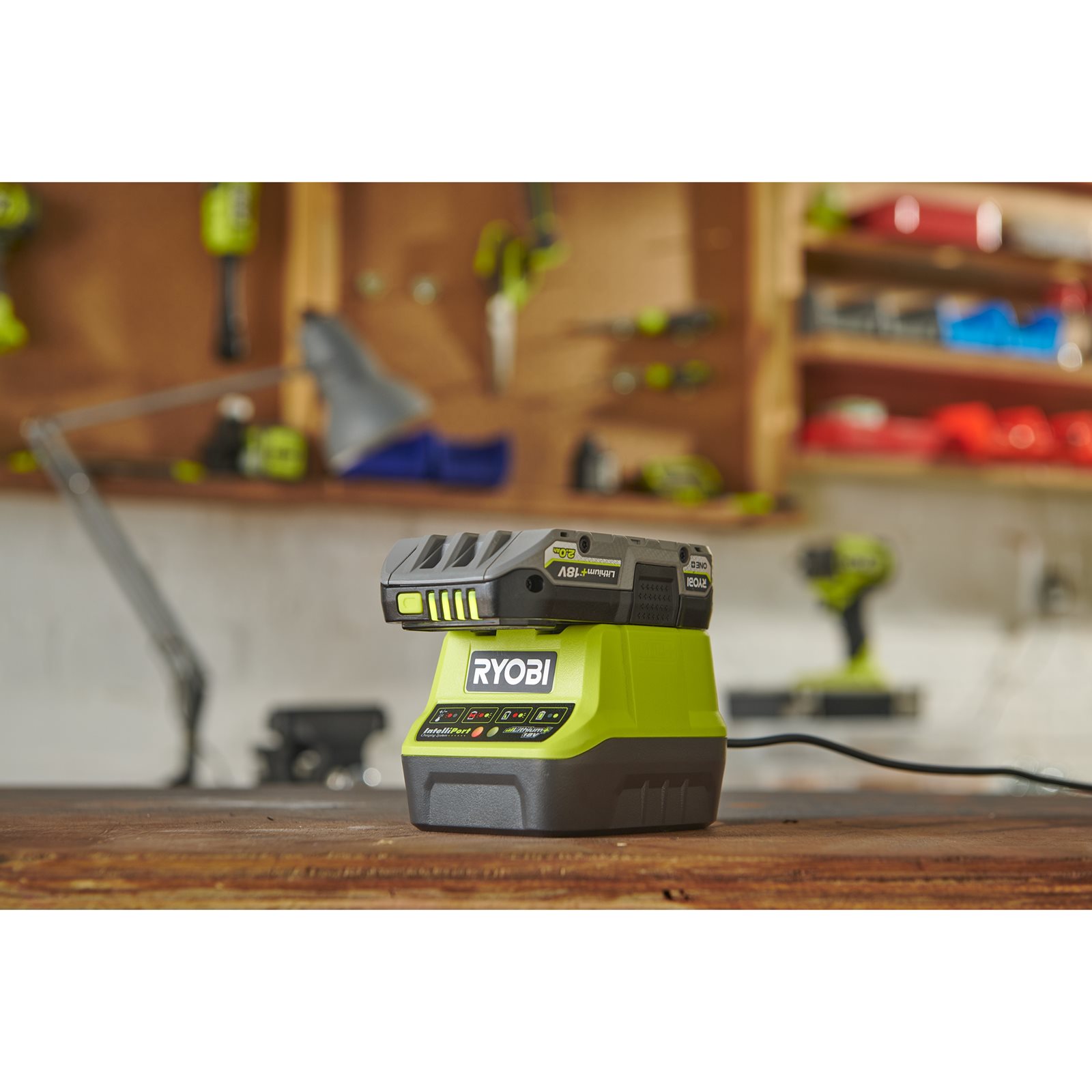 Set acumulator și încărcător de 18V (1x2,0Ah) Ryobi RC18120-120C - in utilizare 1