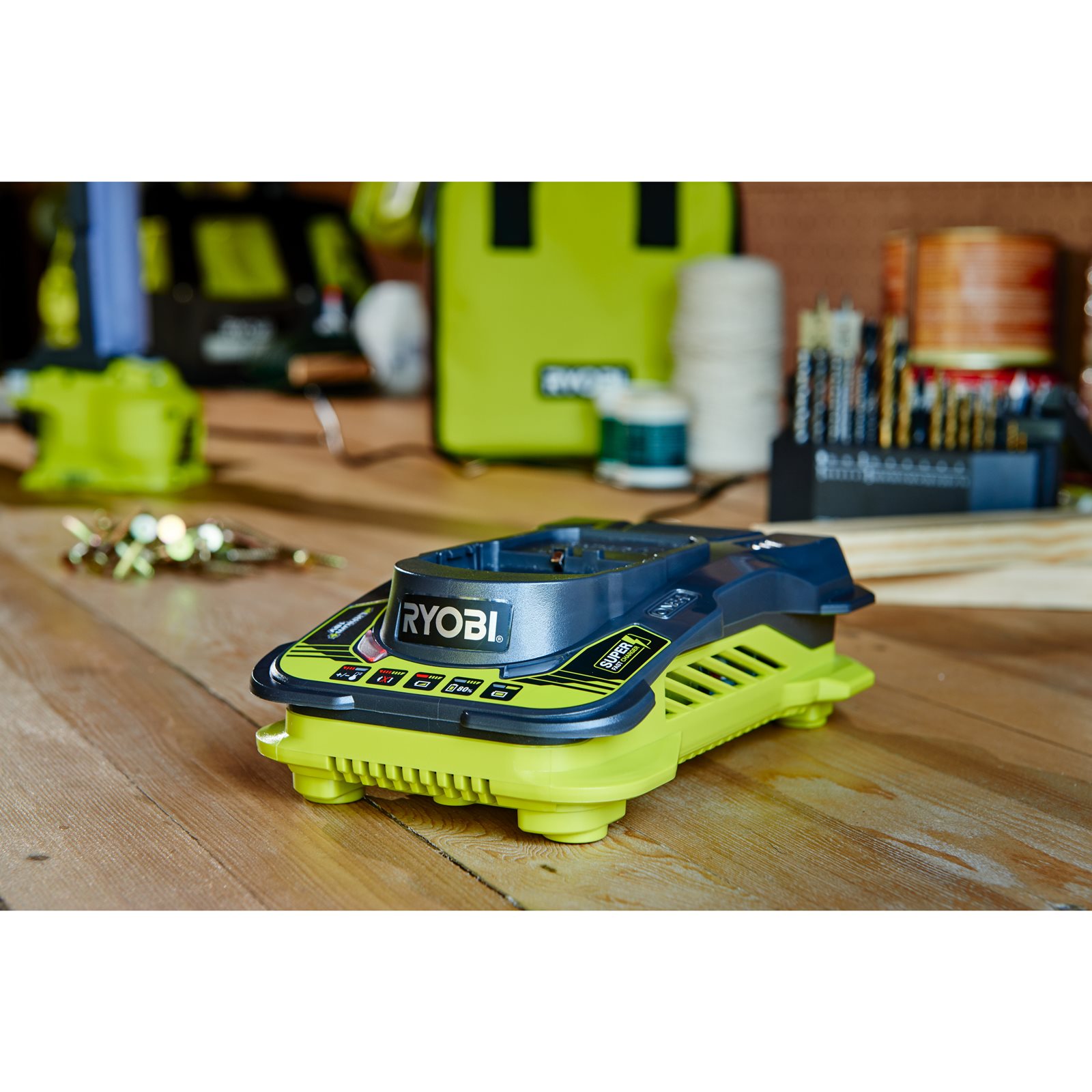 Încărcător rapid 18V ONE+ Ryobi RC18150 - in utilizare 1