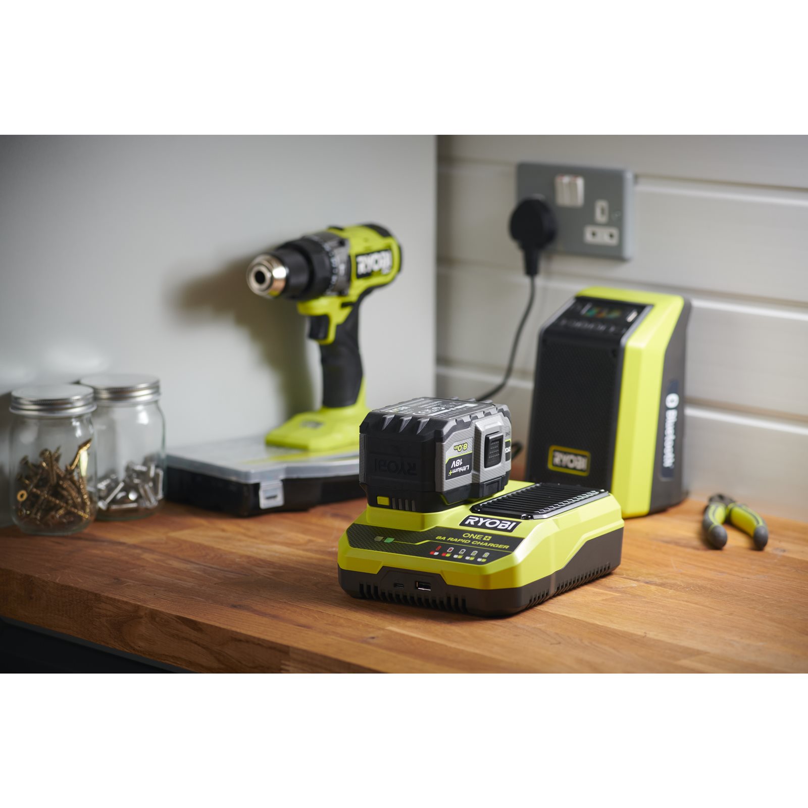 Încărcător rapid ONE+ de 18V Ryobi RC18180 - in utilizare 1