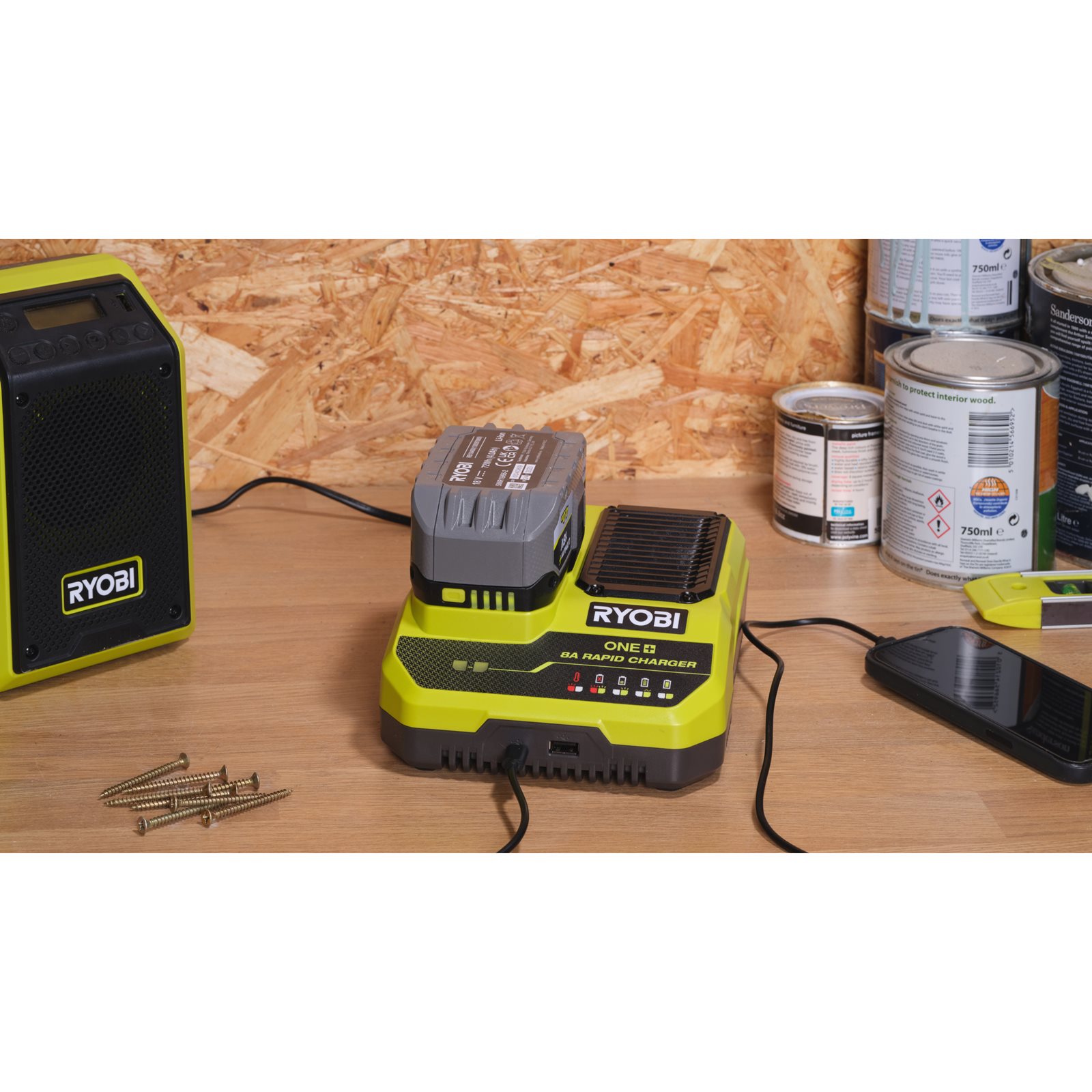 Încărcător rapid ONE+ de 18V Ryobi RC18180 - in utilizare 5