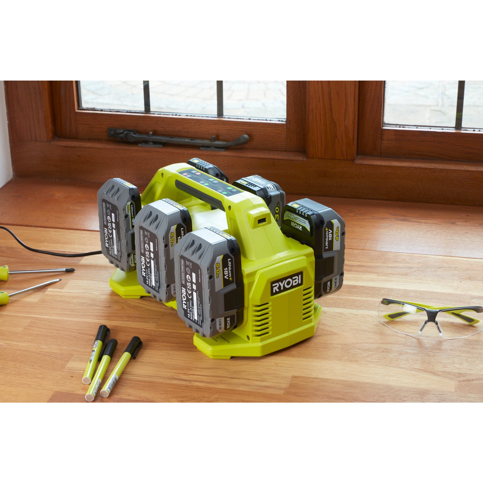 Încărcător 6 porturi 18V ONE+ Ryobi RC18640 - in utilizare 1