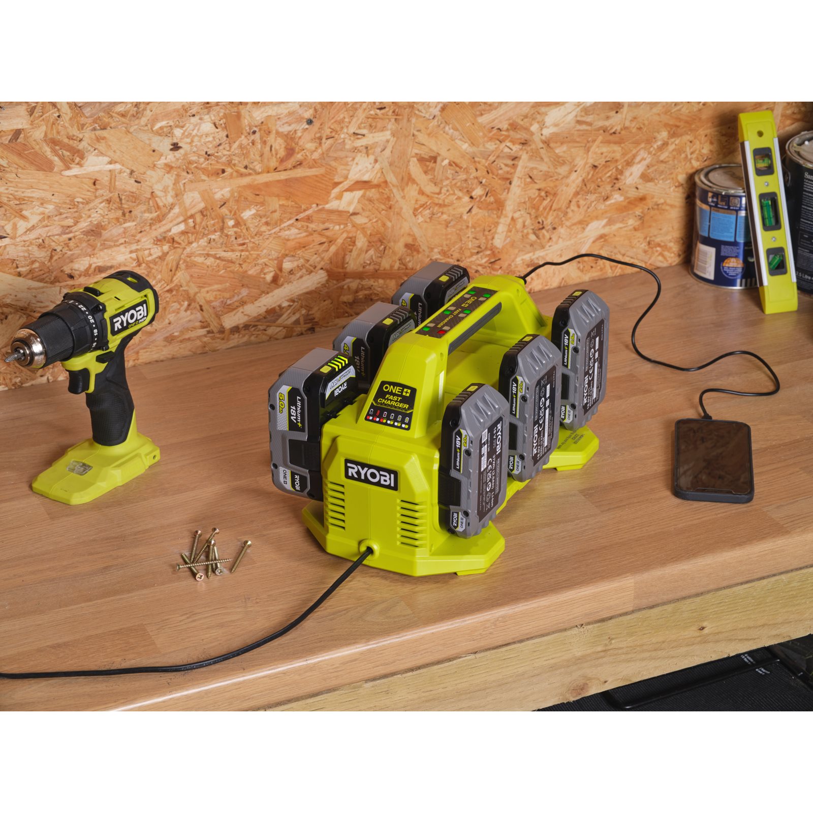 Încărcător 6 porturi 18V ONE+ Ryobi RC18640 - in utilizare 3