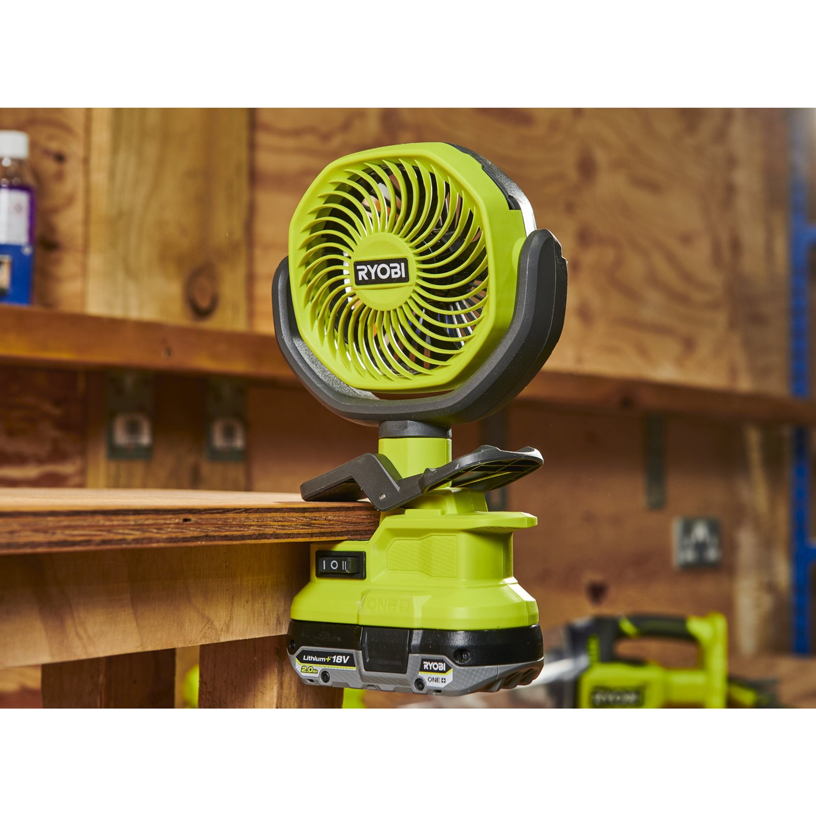 Ventilator cu clemă 18V ONE+ Ryobi RCF18-0 - in utilizare 2