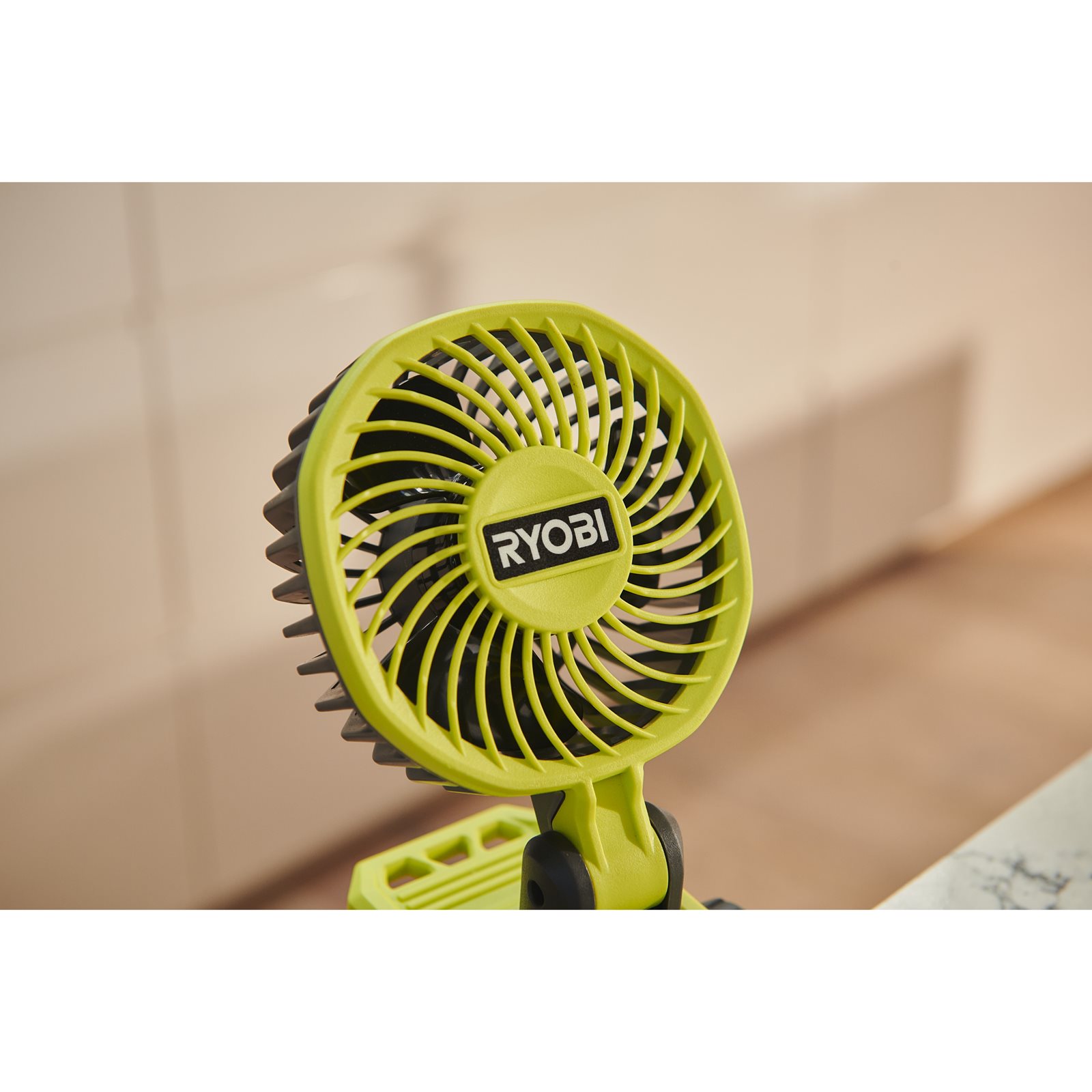 Ventilator USB Lithium 4V cu clemă de prindere Ryobi RCF4-0 - detaliu 1