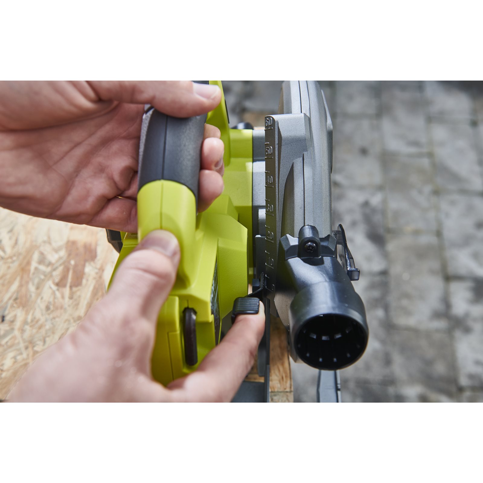 Fierăstraie circulare Ryobi RCS18BL-0 - in utilizare 3