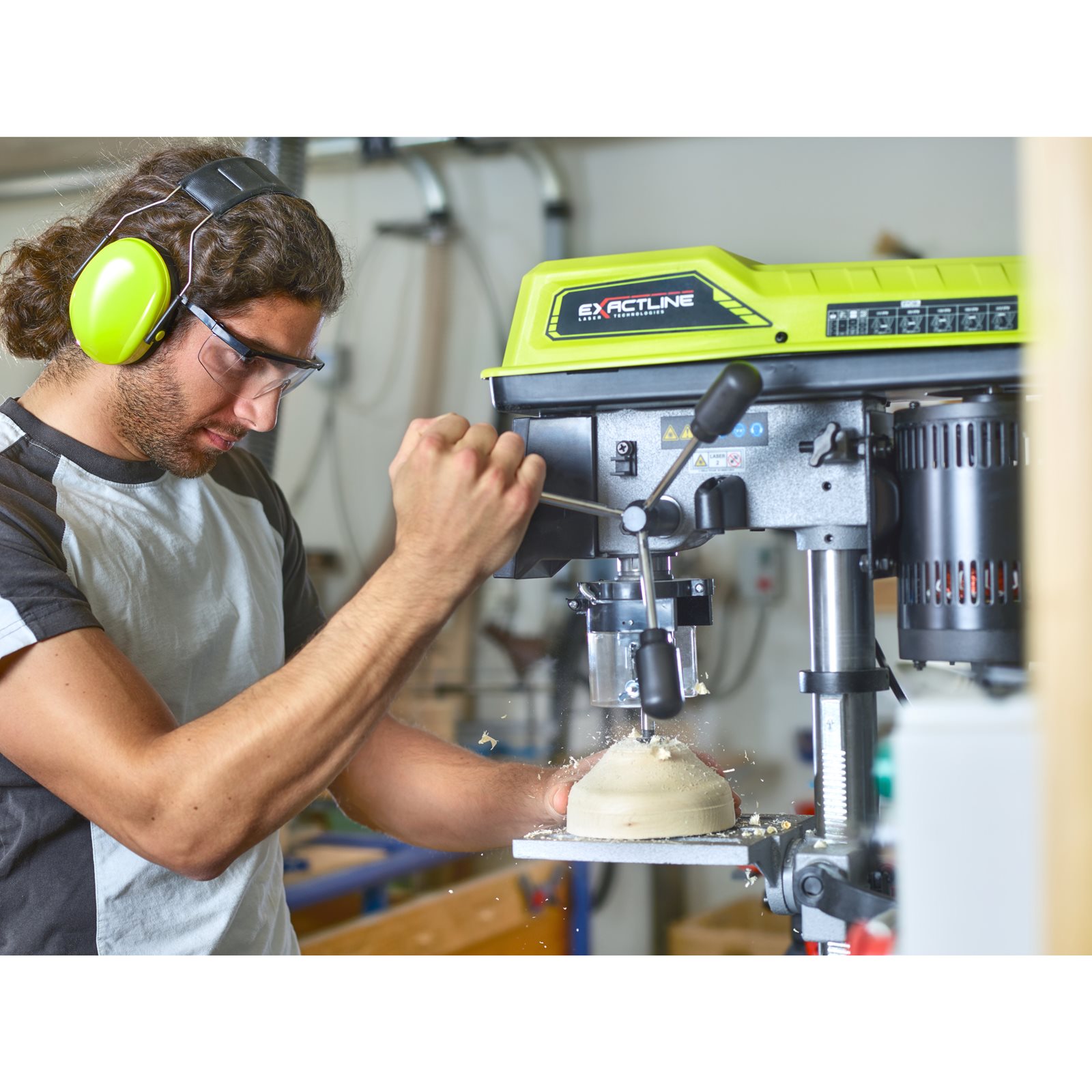 Mașină de găurit cu masă 390 W Ryobi RDP102L - in utilizare 1