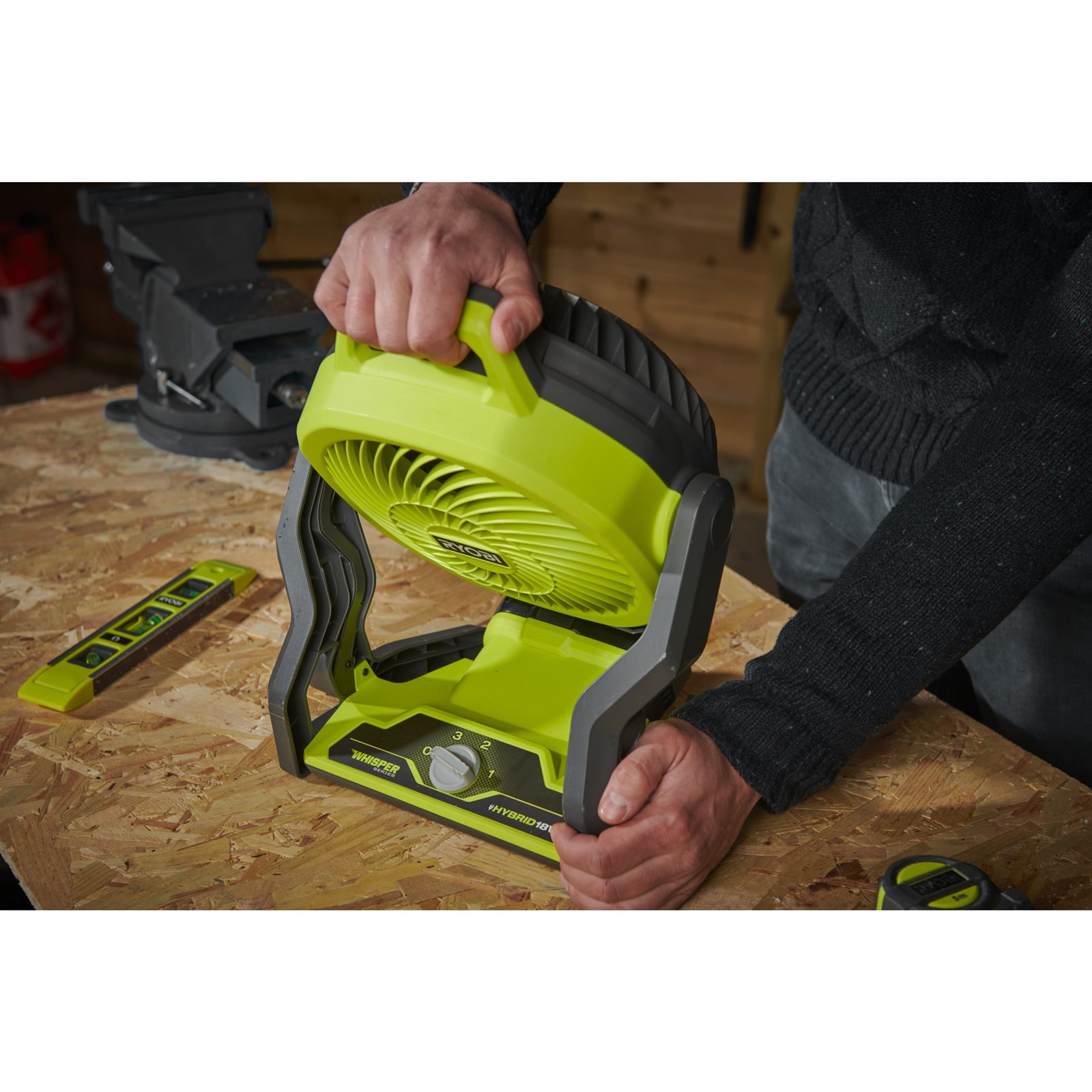 Ventilator WHISPER 18V fără cablu Ryobi RF18-0 - in utilizare 3